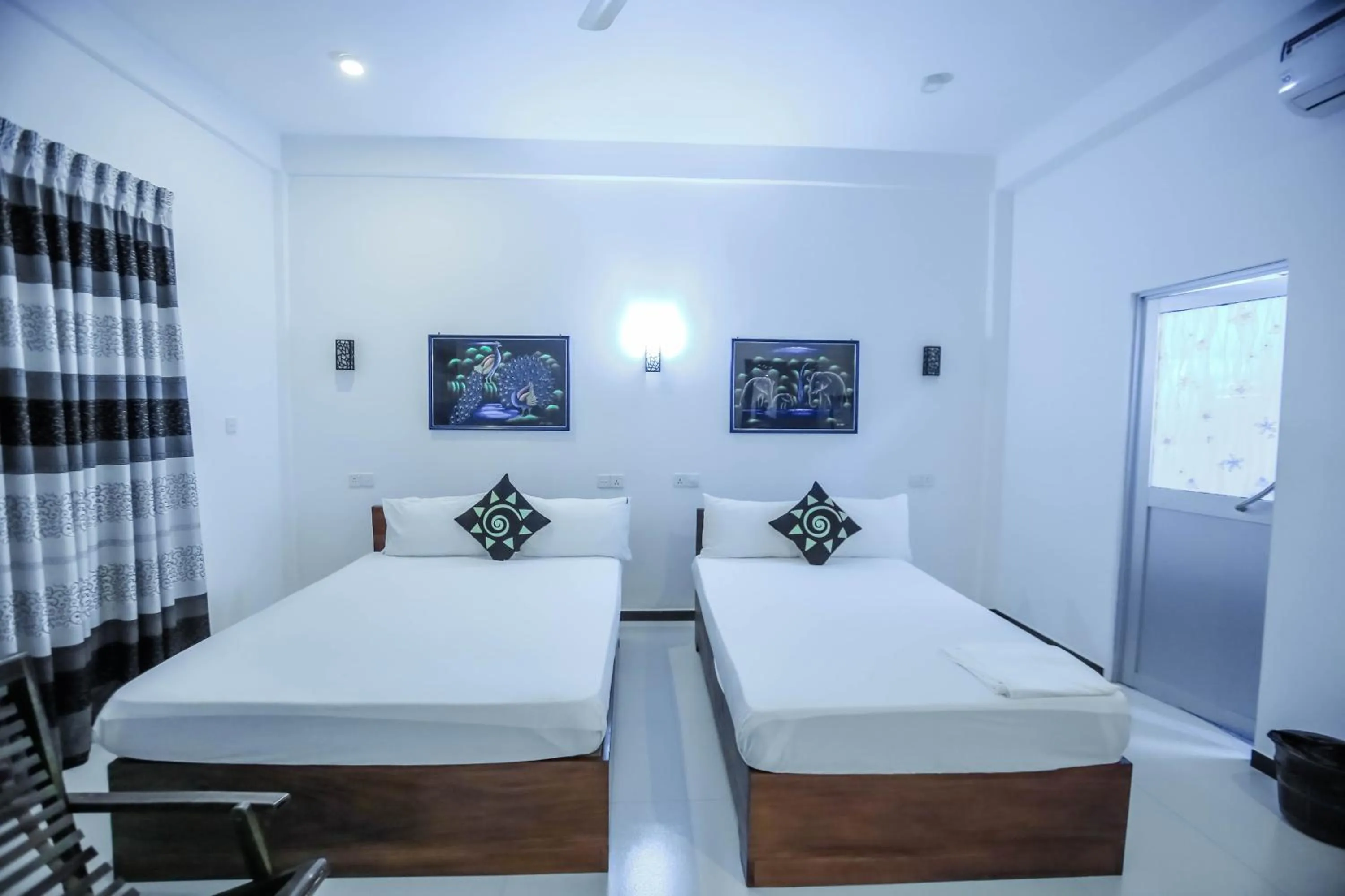 Photo of the whole room, Bed in Sunstar Nilaveli