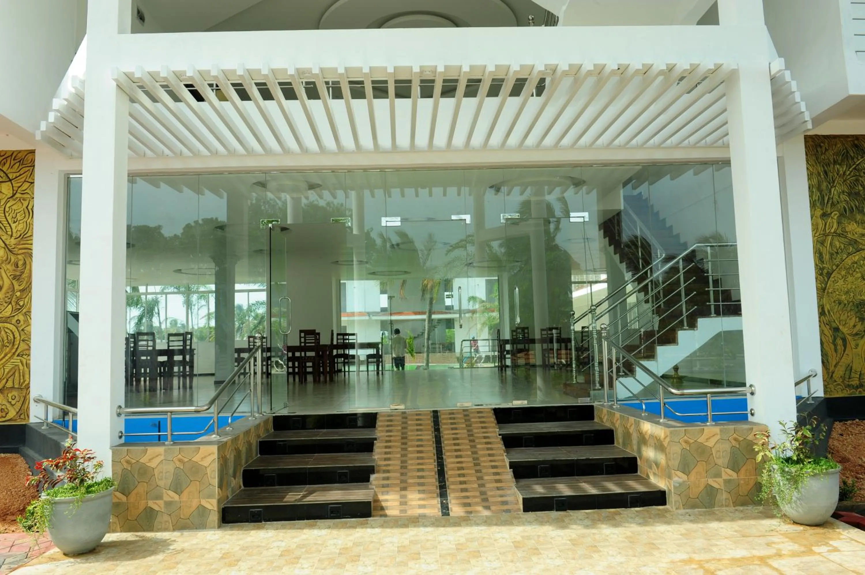 Facade/entrance in Sunstar Nilaveli