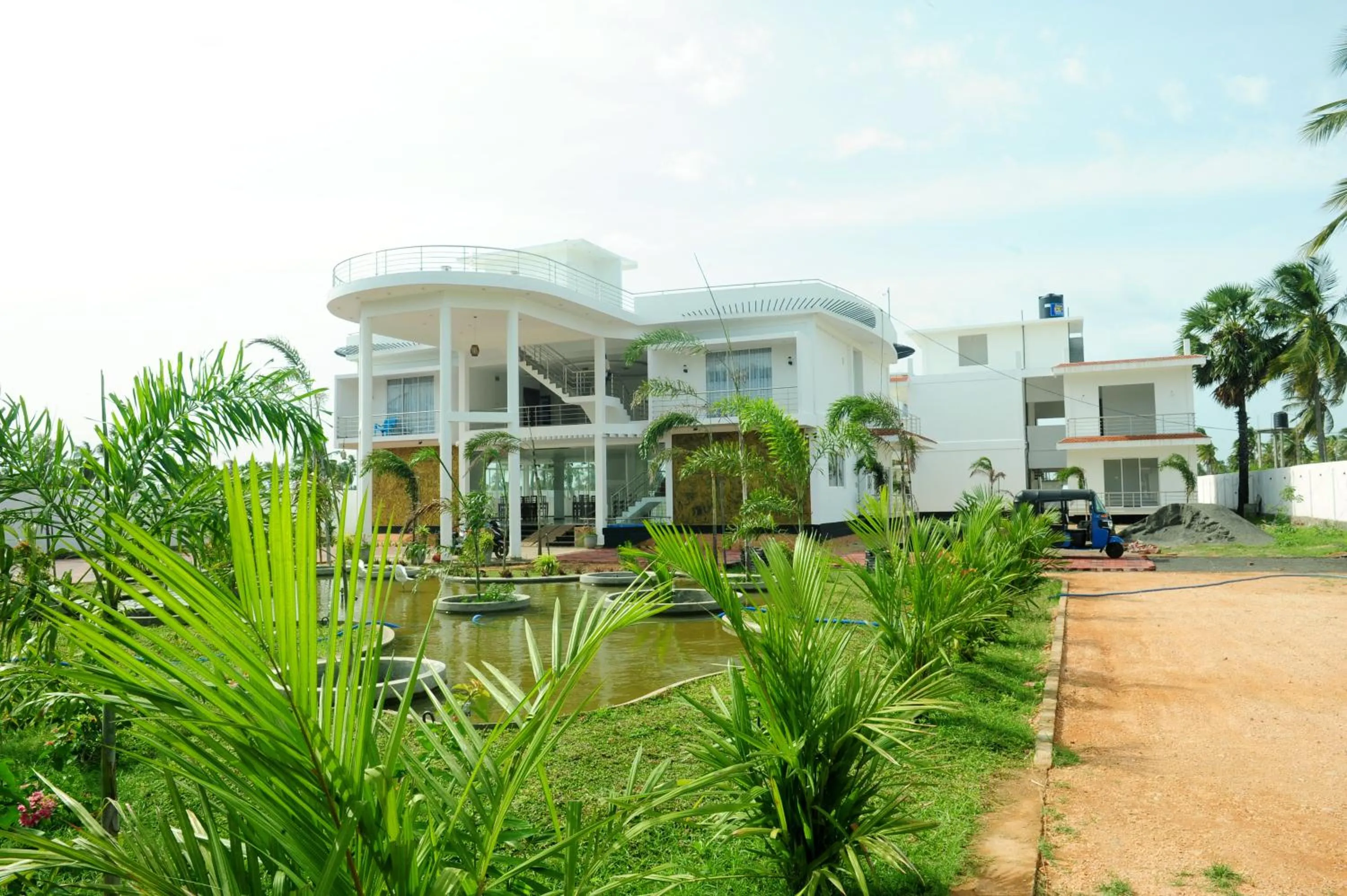 Facade/entrance in Sunstar Nilaveli