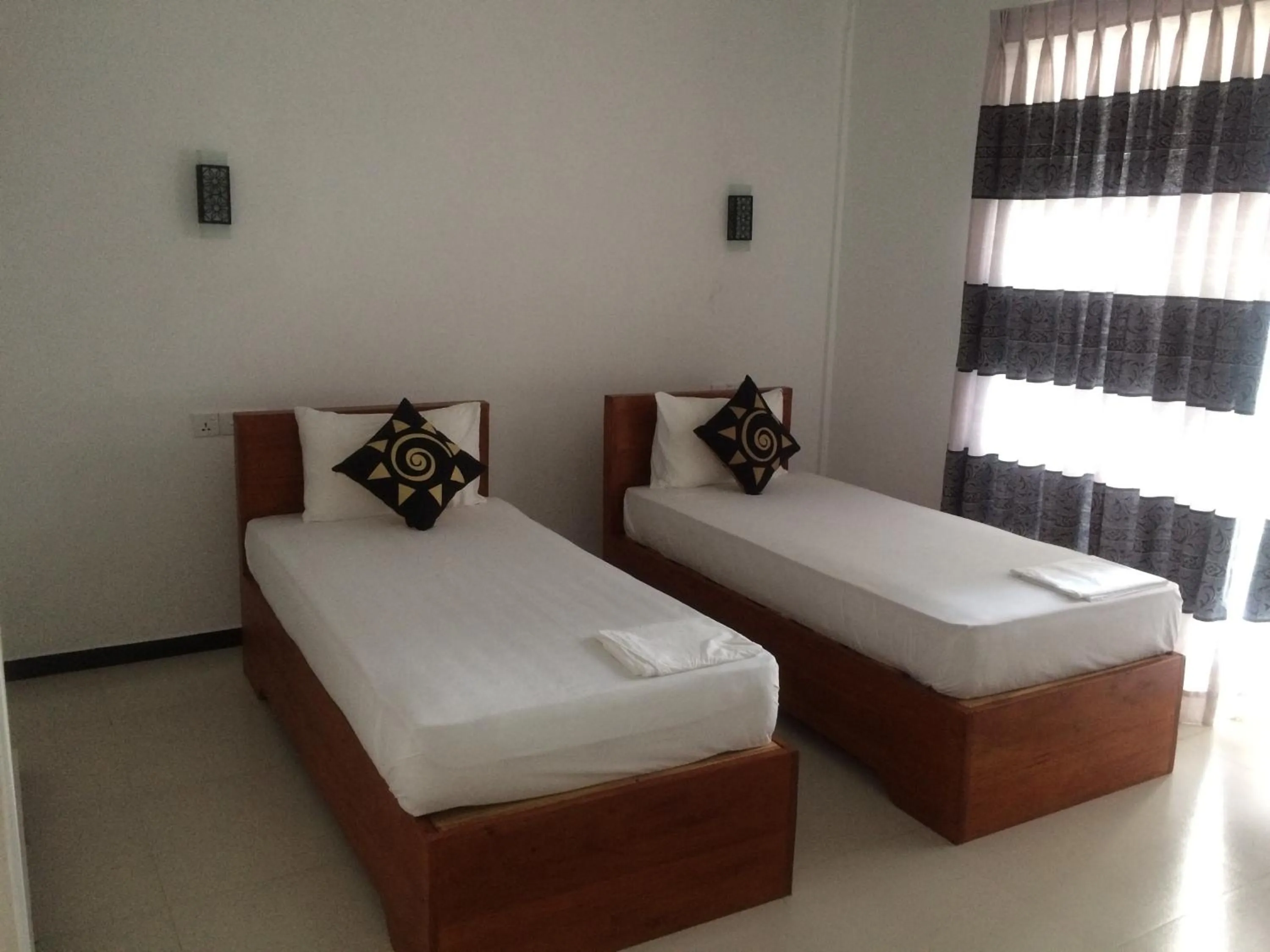 Photo of the whole room, Bed in Sunstar Nilaveli