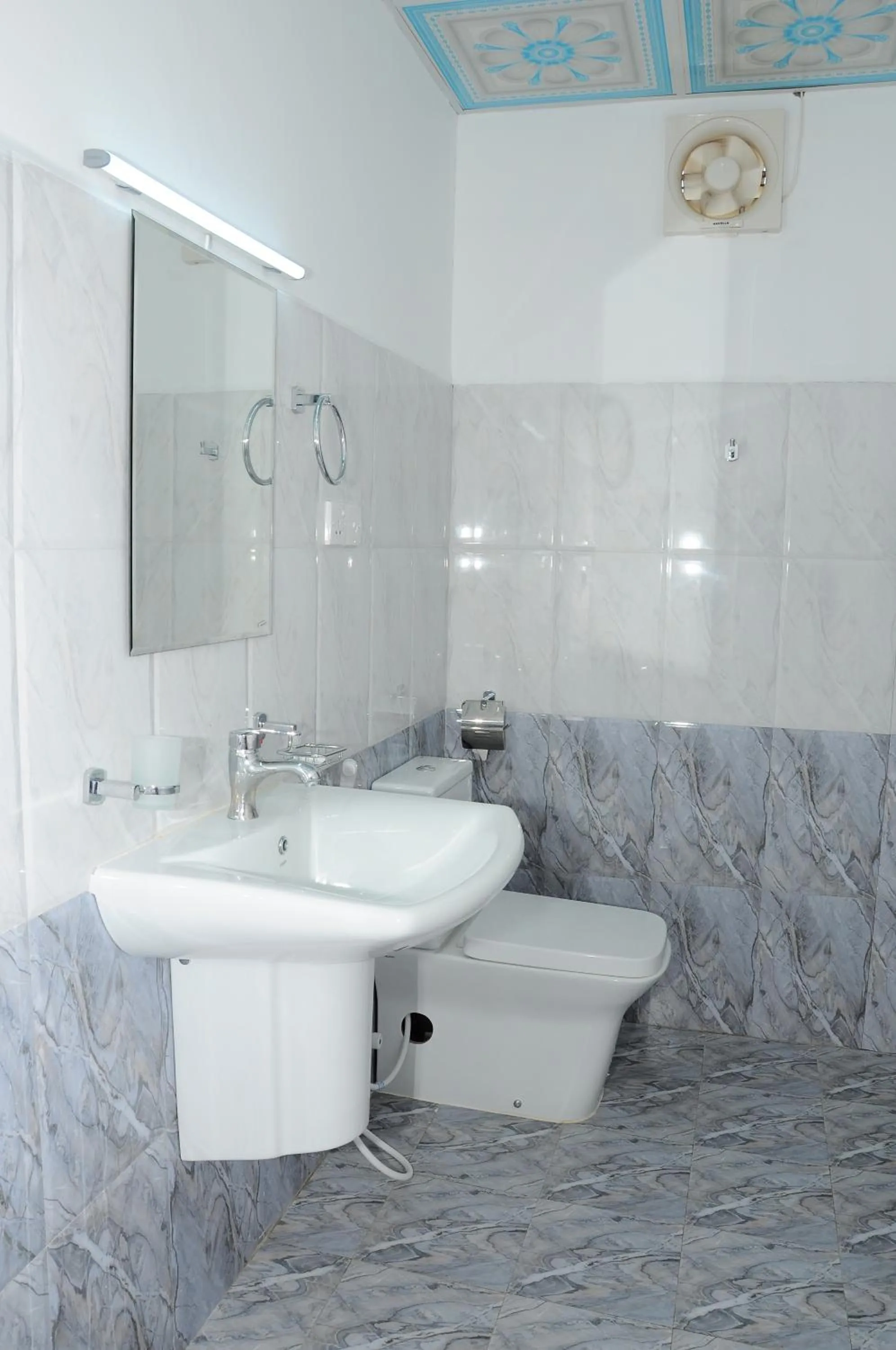 Bathroom in Sunstar Nilaveli