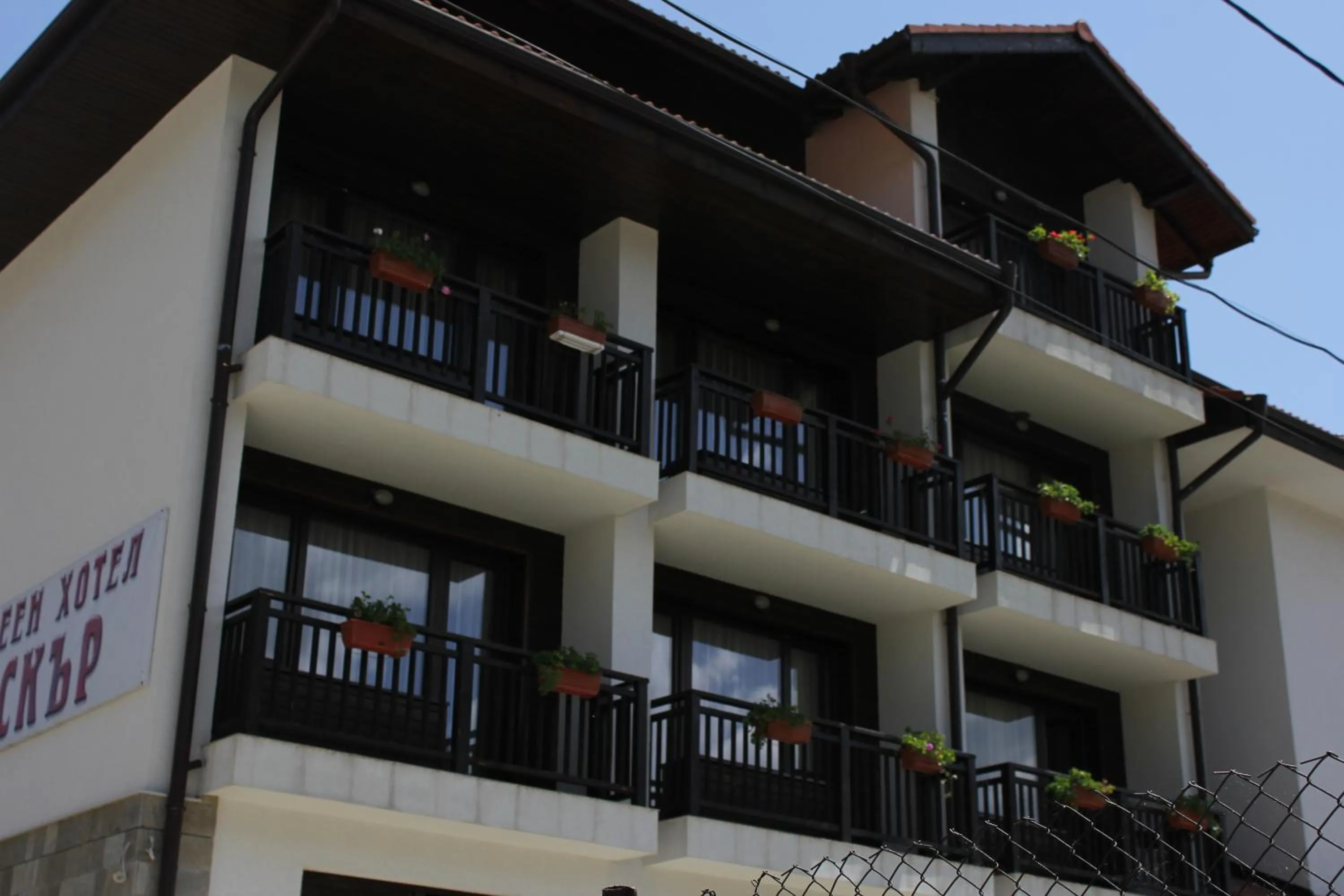 Facade/entrance in Family hotel Iskar