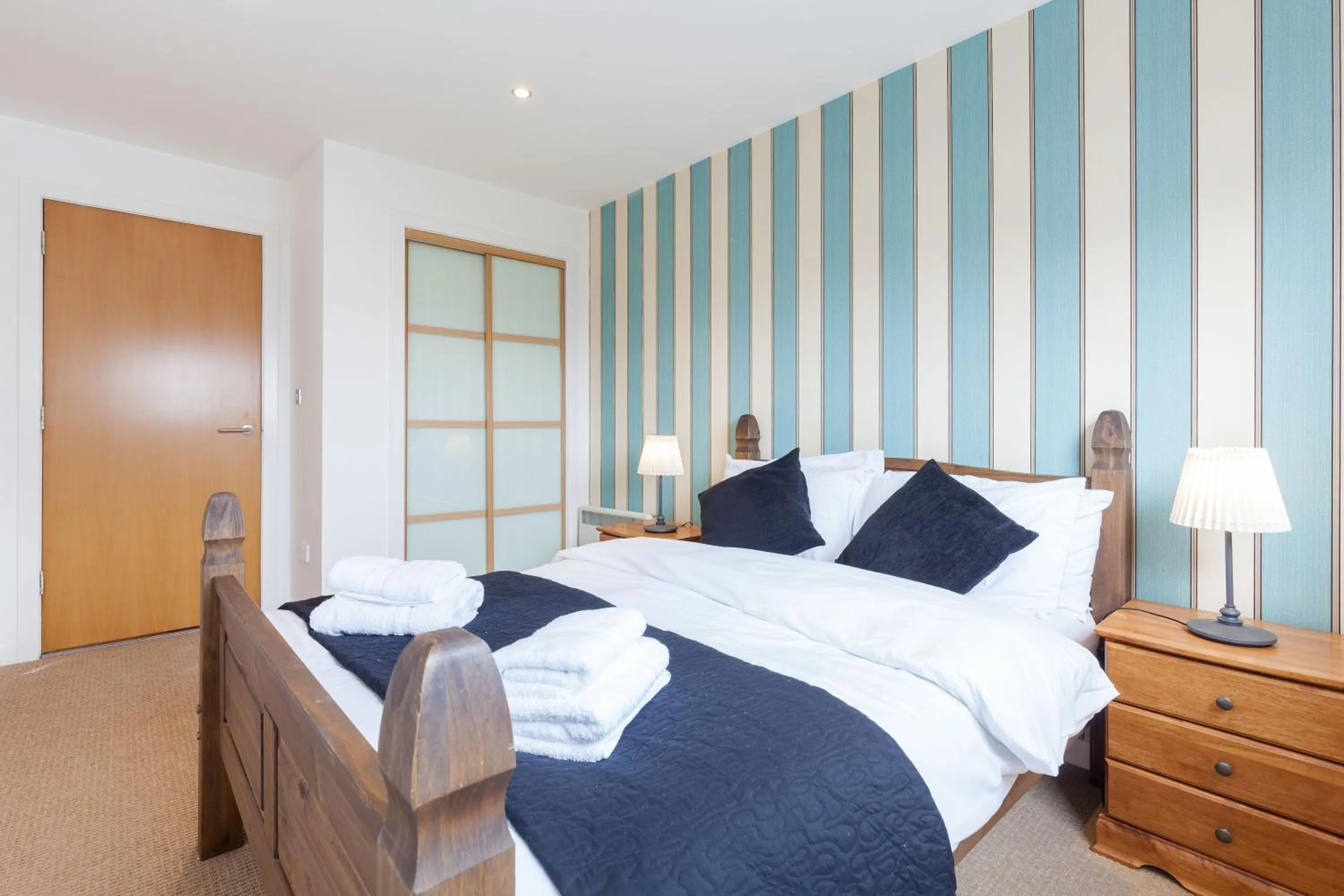 Bedroom, Bed in Stylish Penthouse Suite