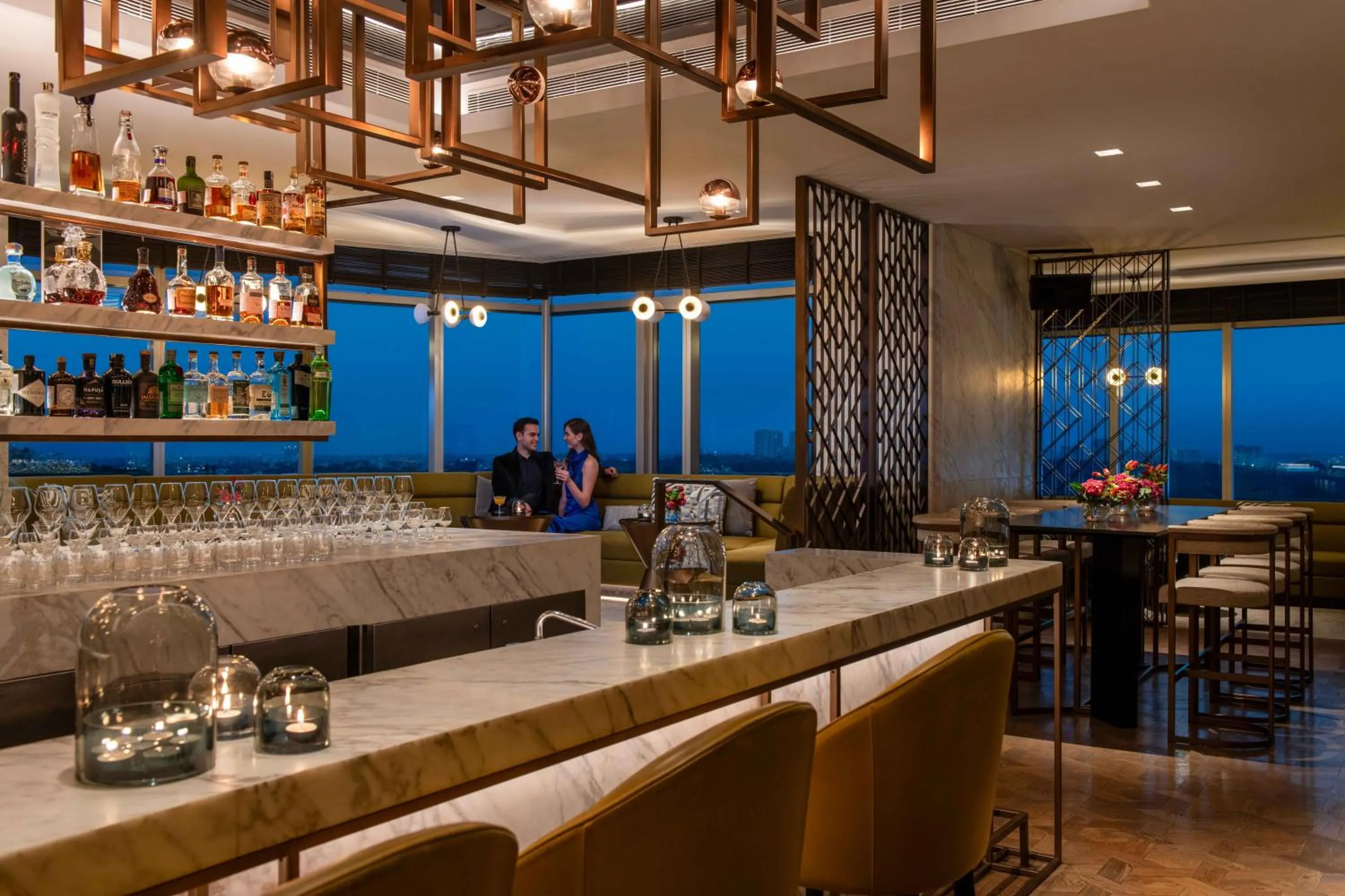 Lounge or bar in Four Seasons Hotel Bengaluru at Embassy ONE