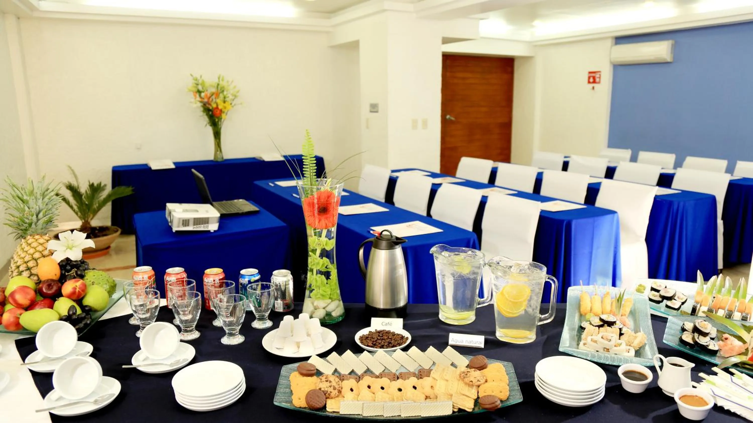 Business facilities in Hotel Emily