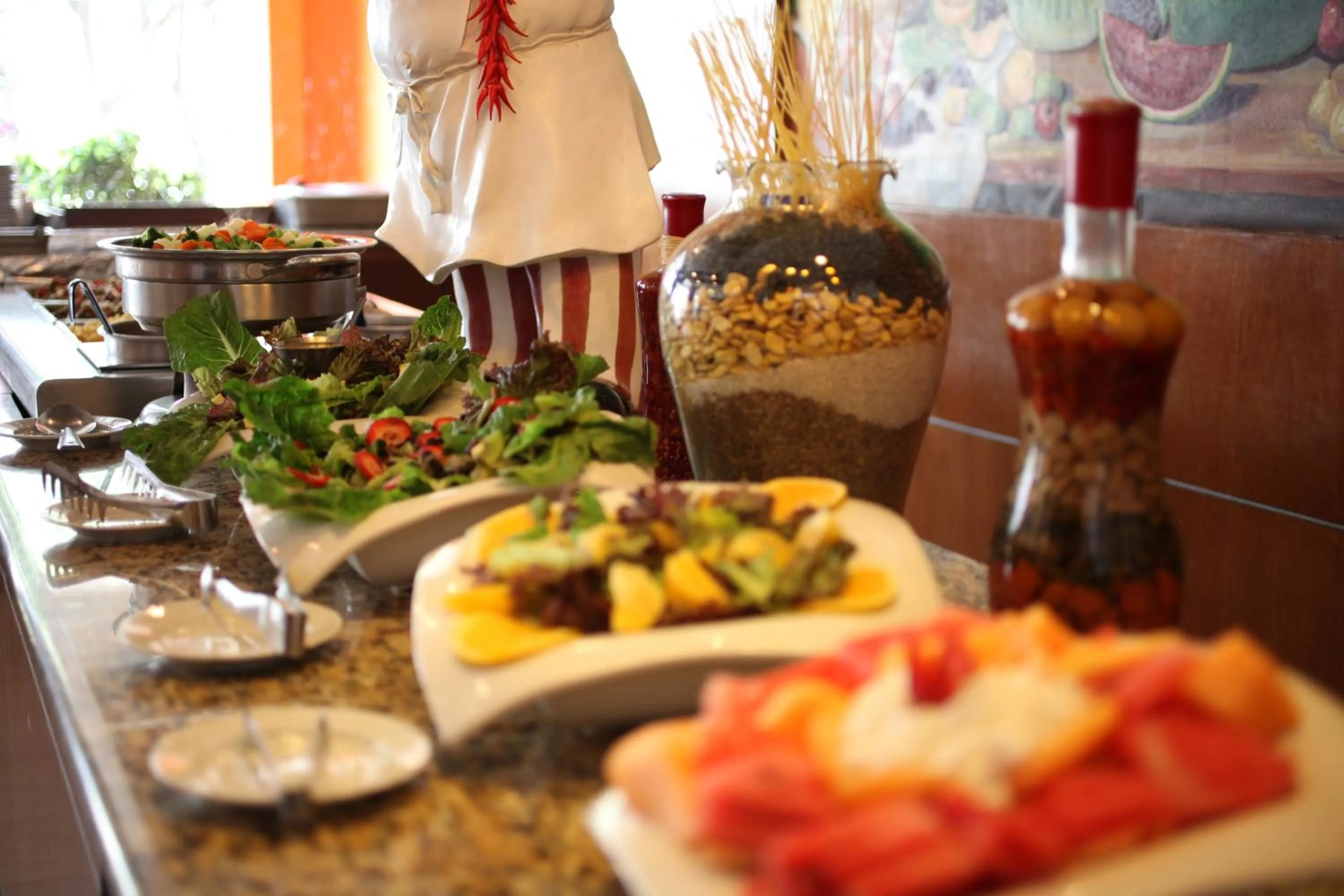 Restaurant/places to eat in Hotel Emily