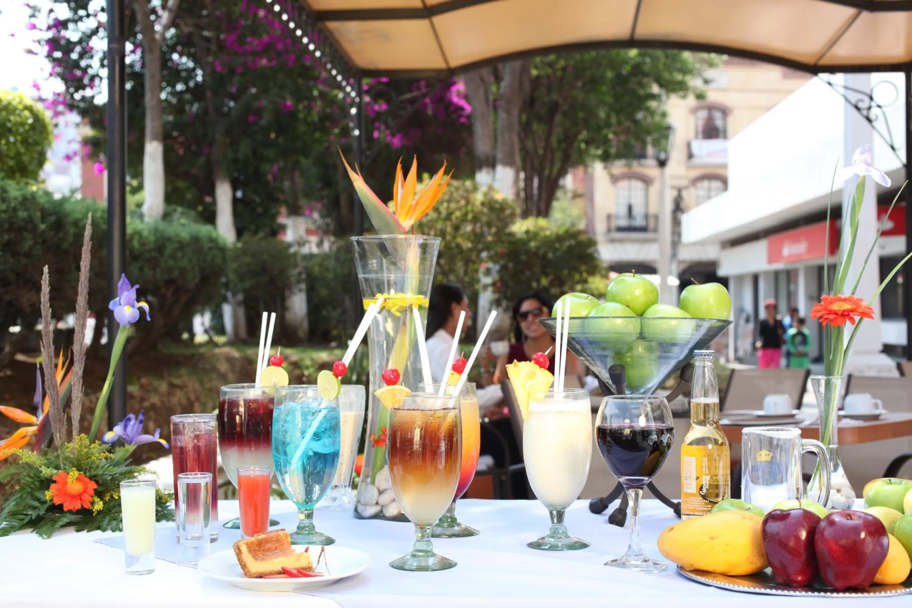 Restaurant/places to eat in Hotel Emily