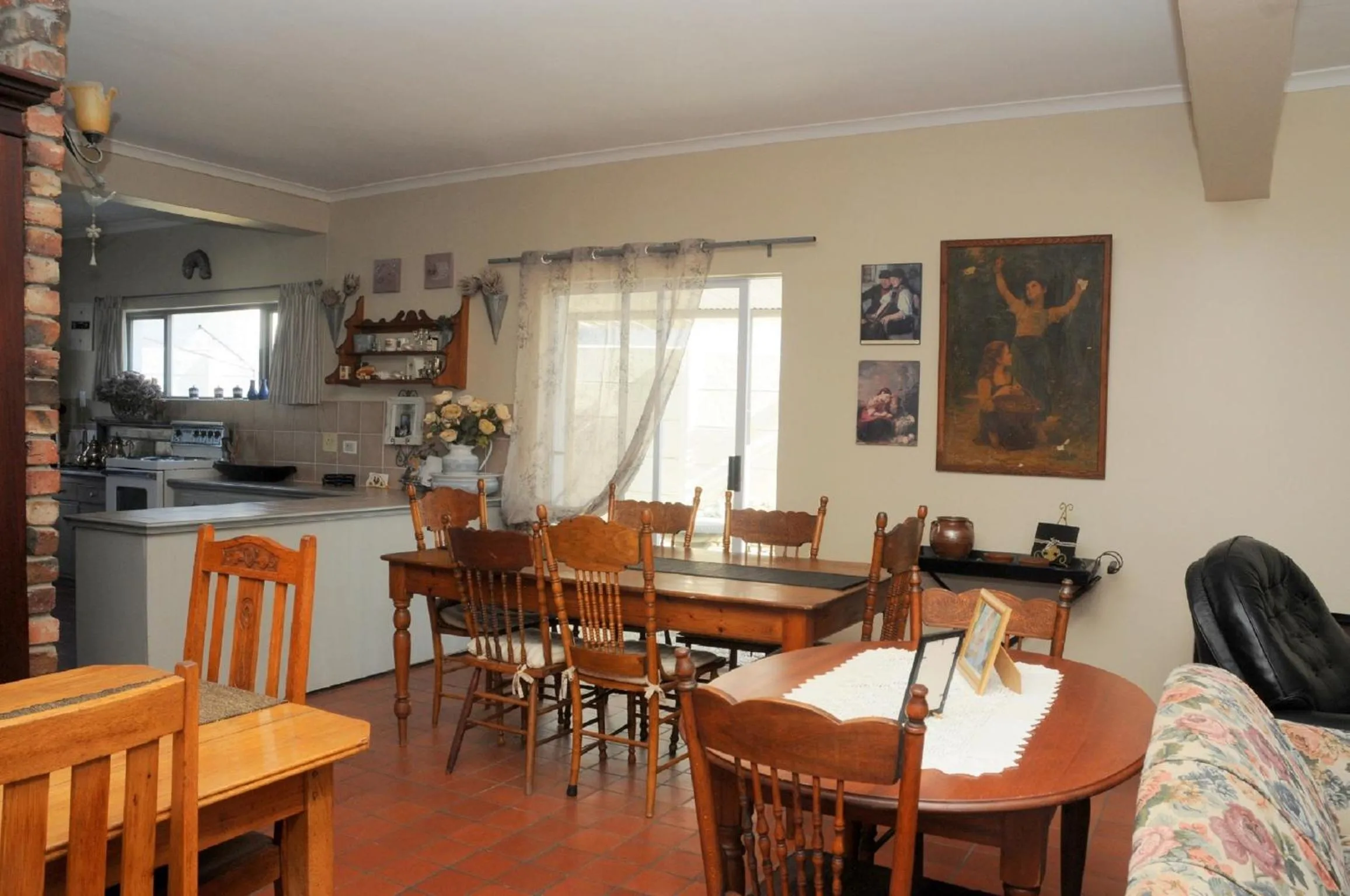 Communal lounge/ TV room in The Bay Lodge