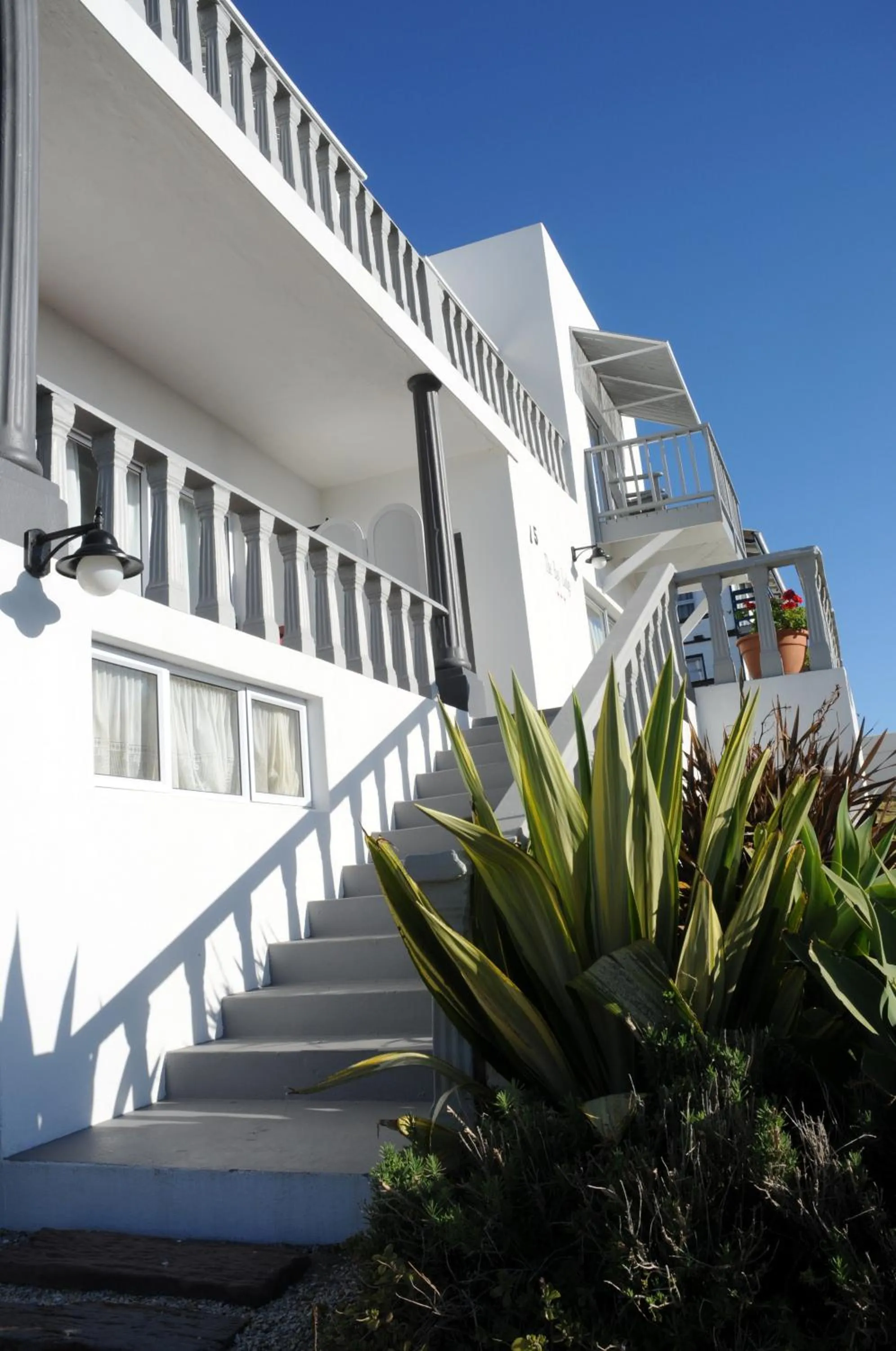 Facade/entrance in The Bay Lodge