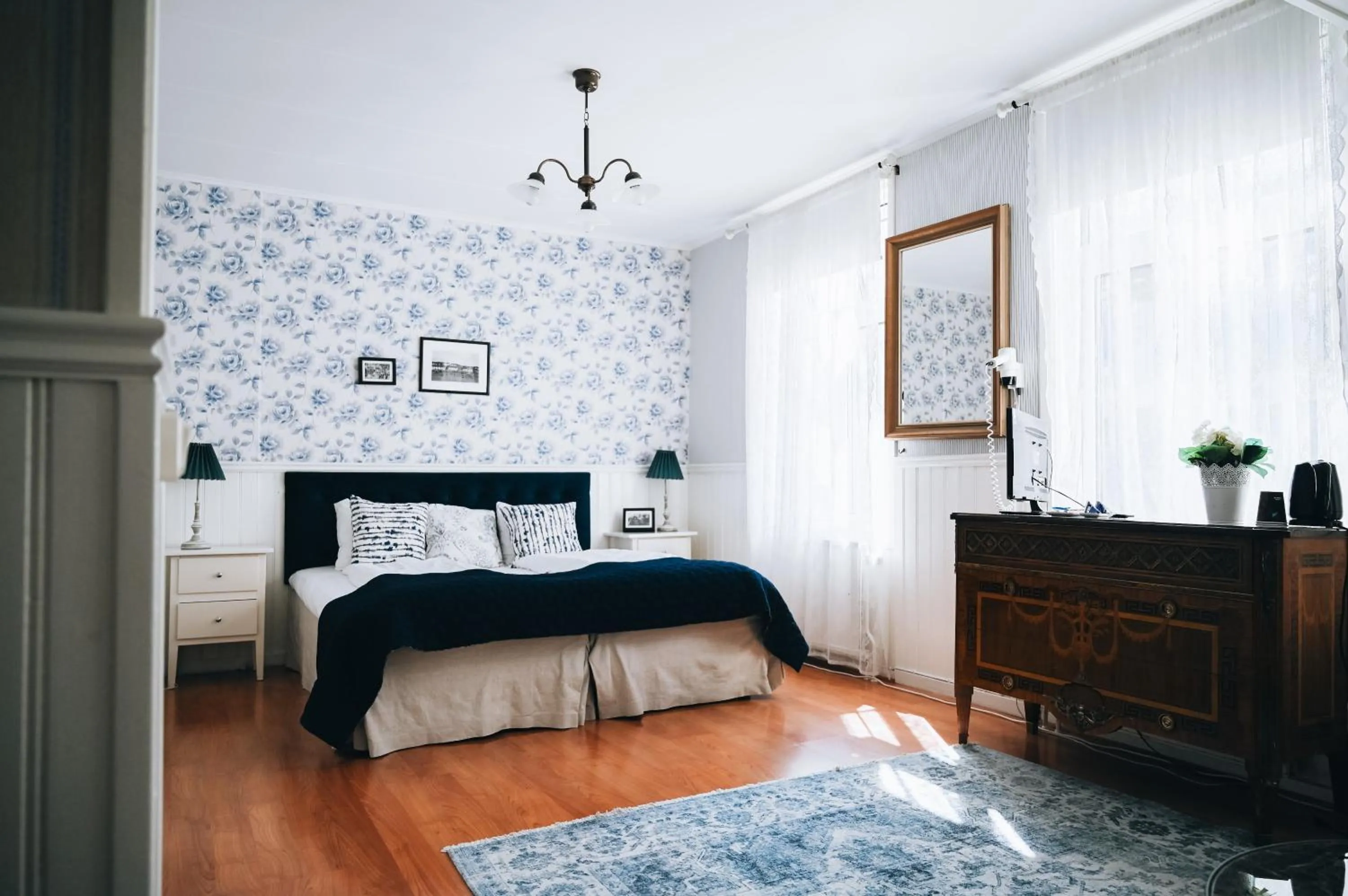 Bed in Nautic Hotell