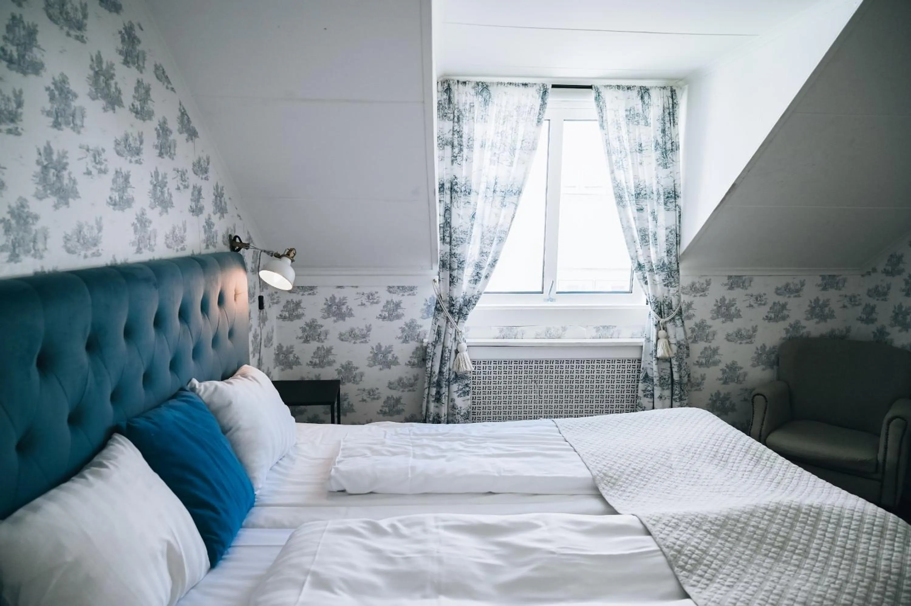 Bed in Nautic Hotell