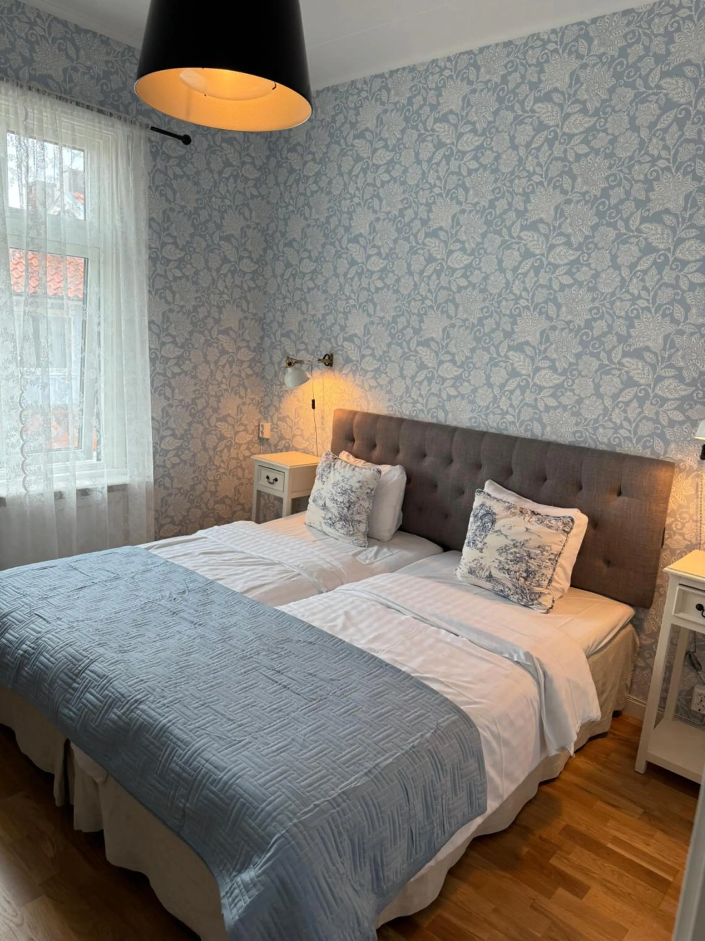 Bed in Nautic Hotell