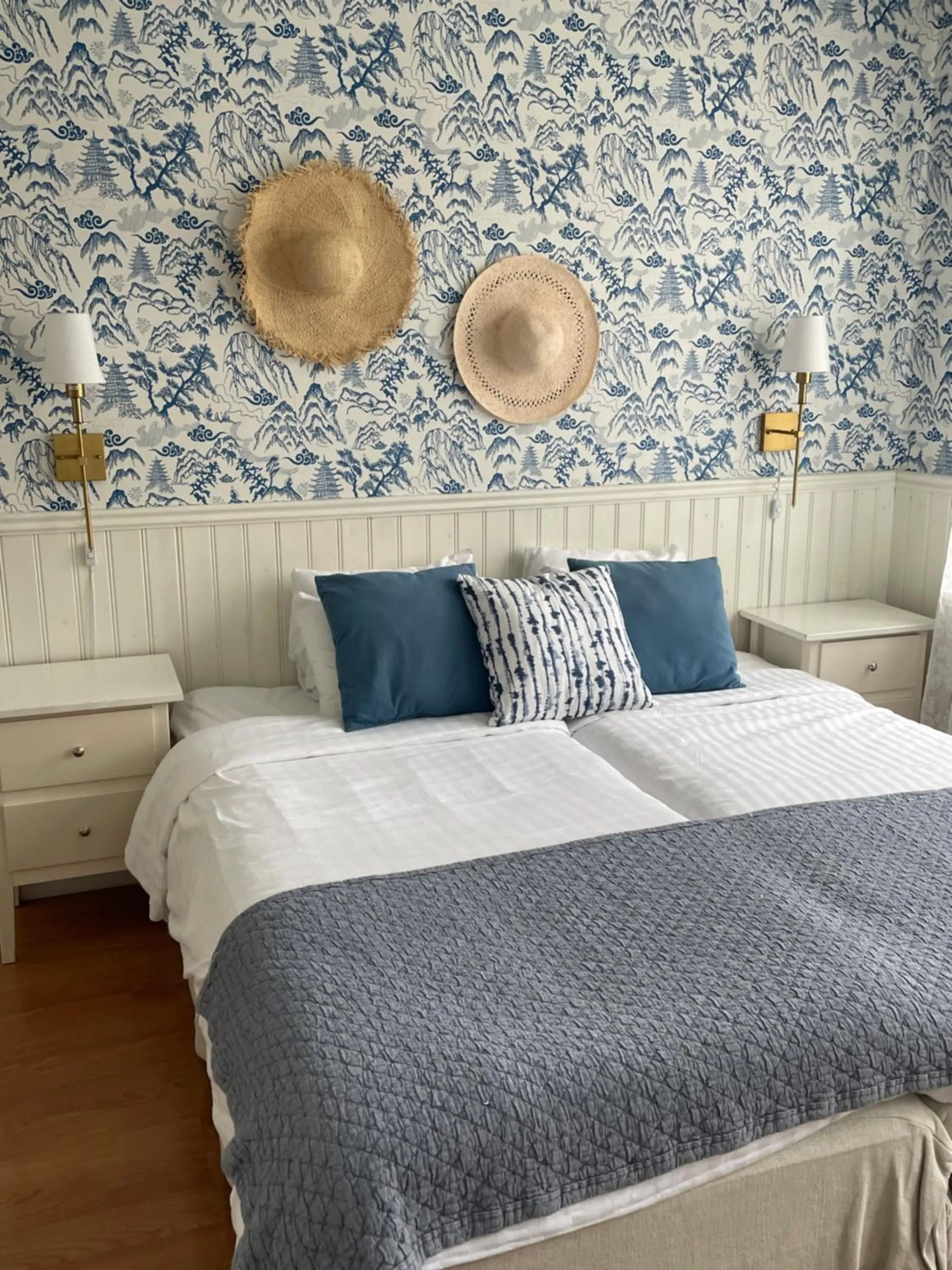 Bed in Nautic Hotell