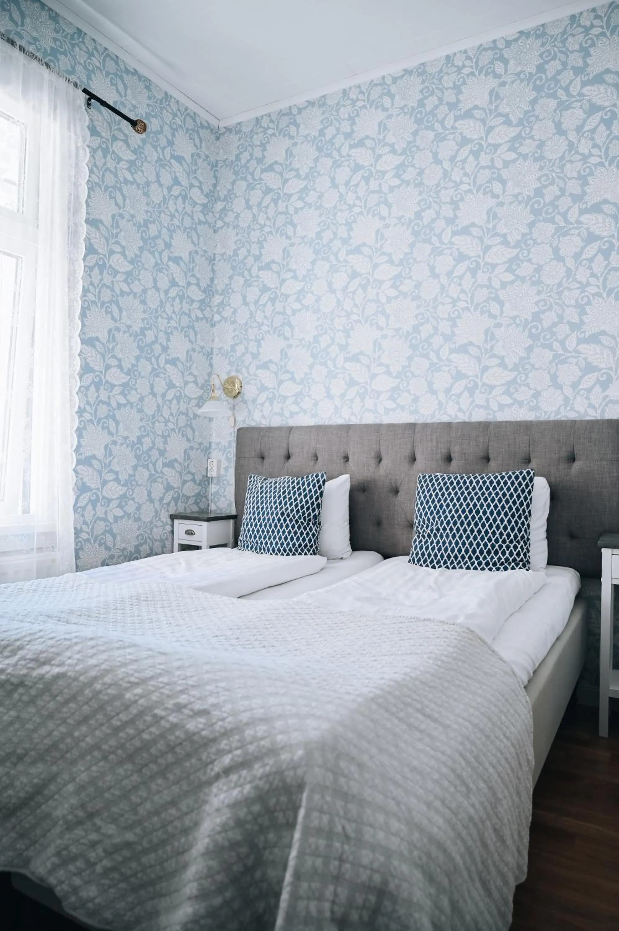 Bed in Nautic Hotell