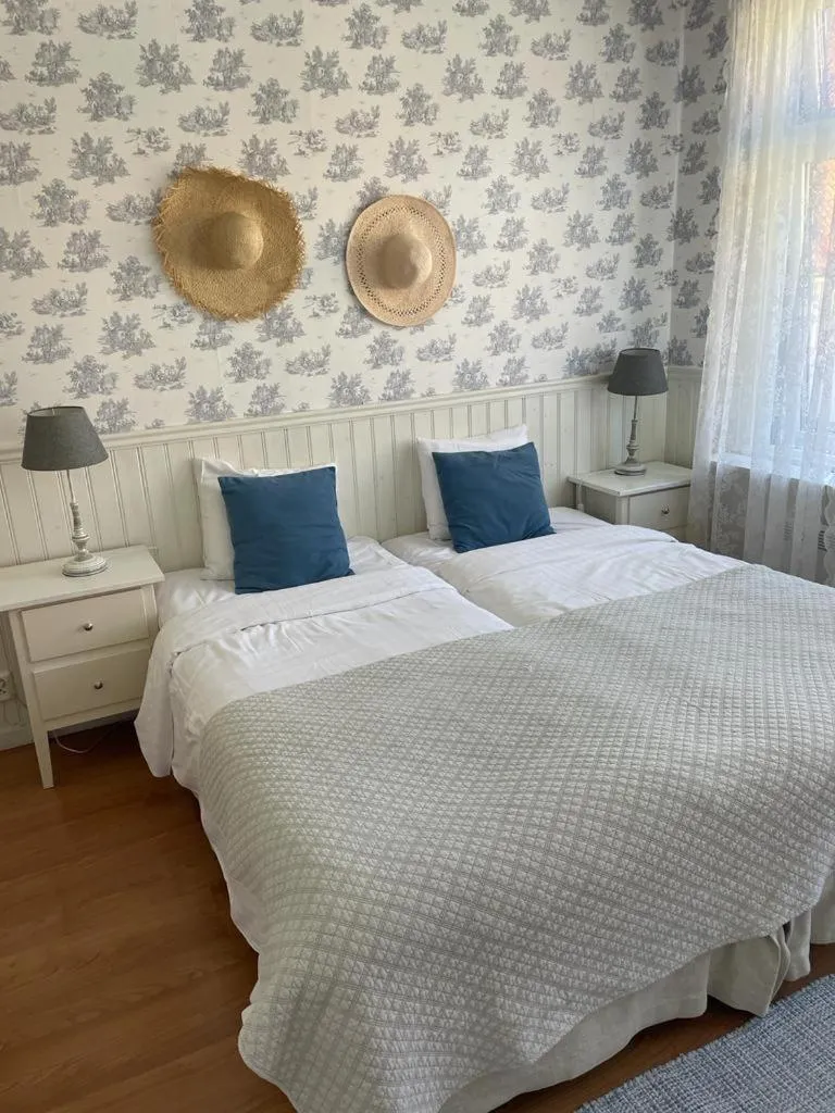 Bed in Nautic Hotell