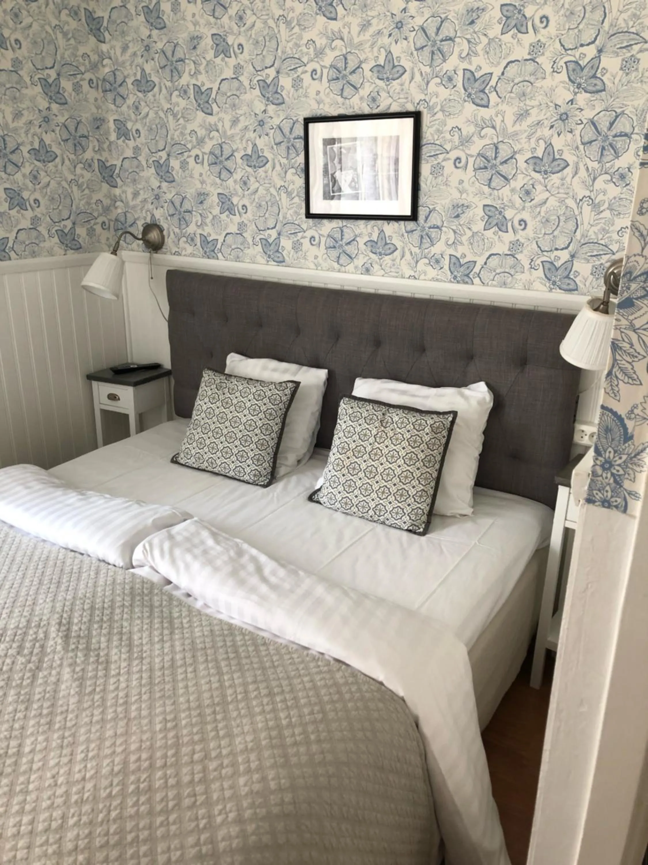 Bed in Nautic Hotell