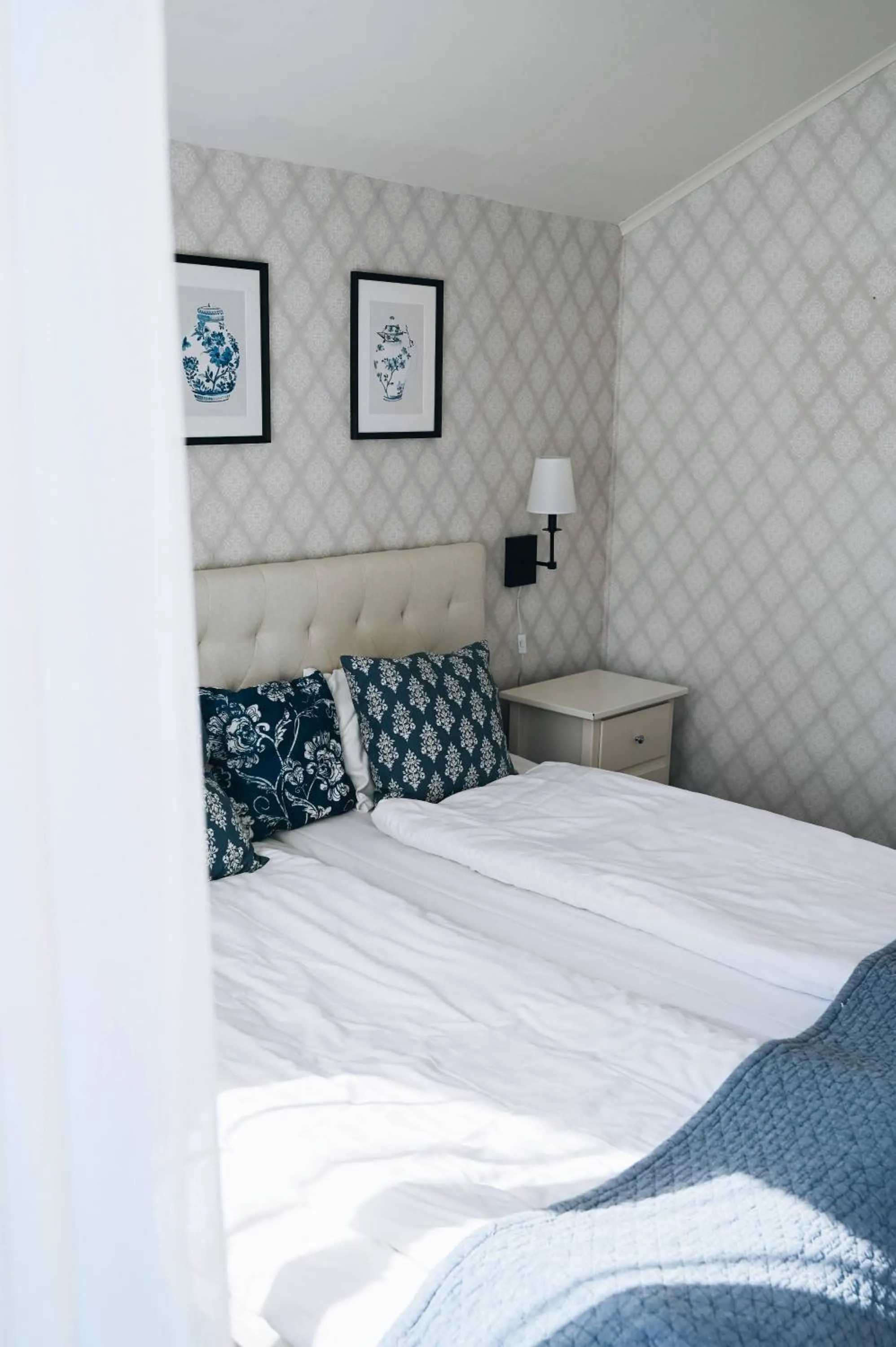 Bed in Nautic Hotell