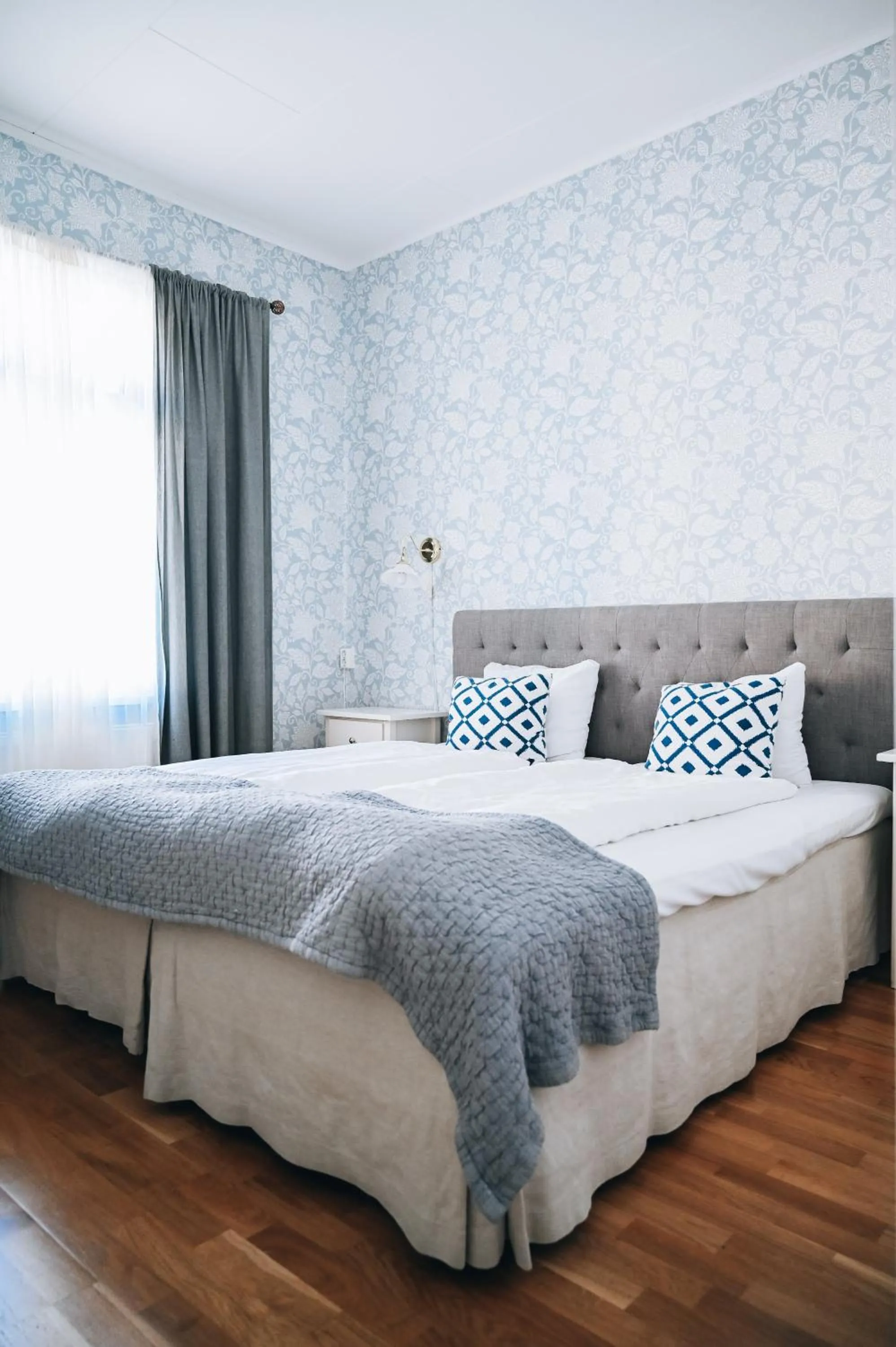 Bed in Nautic Hotell