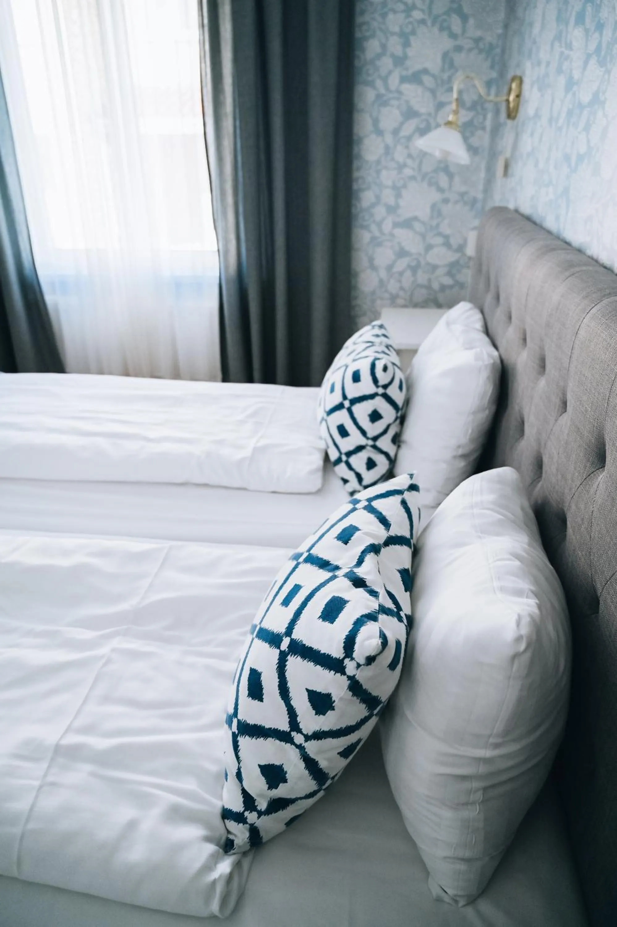 Bed in Nautic Hotell