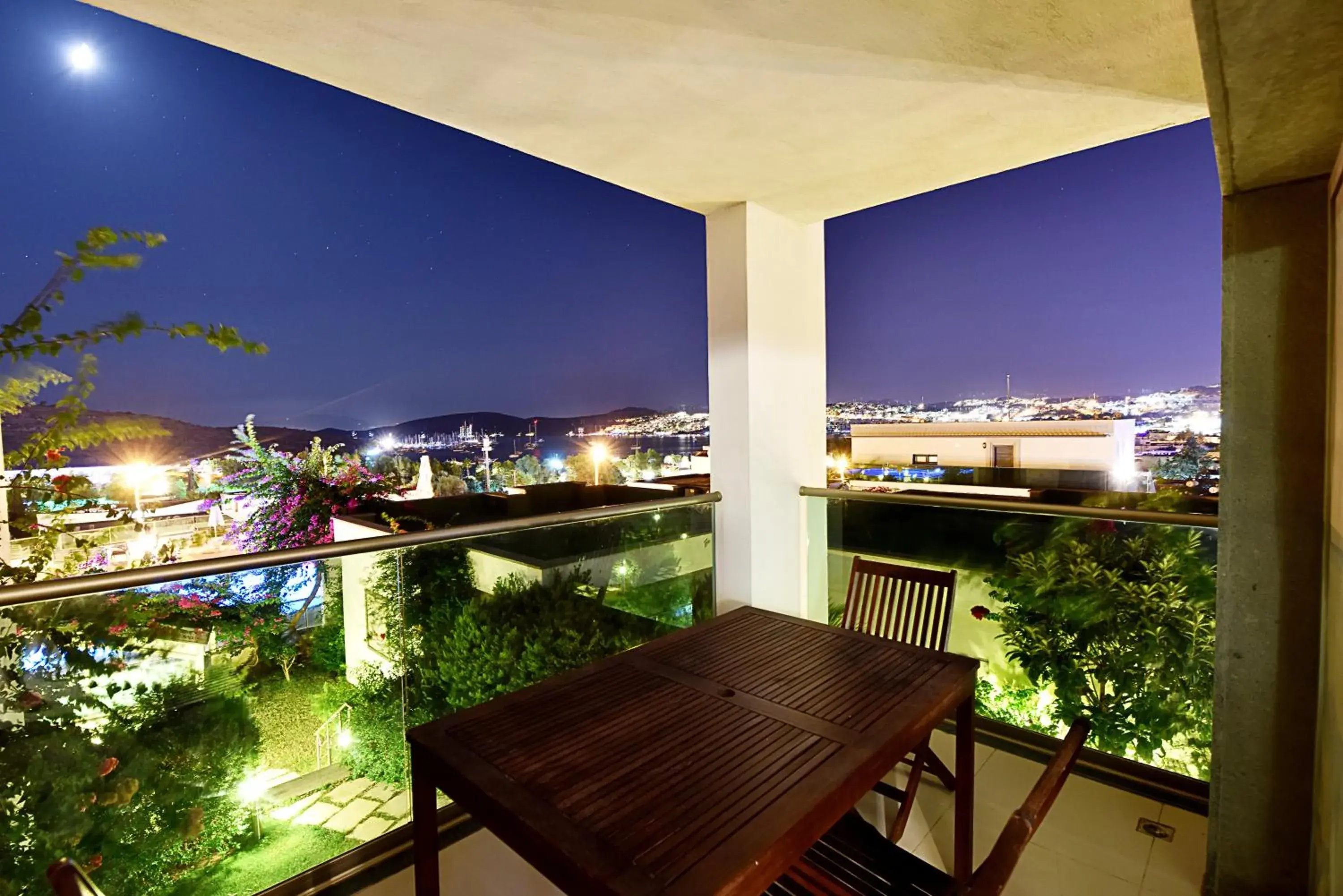 Two-Bedroom Apartment with Sea View in Royal Palm Residence Two-Bedroom Apartment with Sea View in Royal Palm Residence