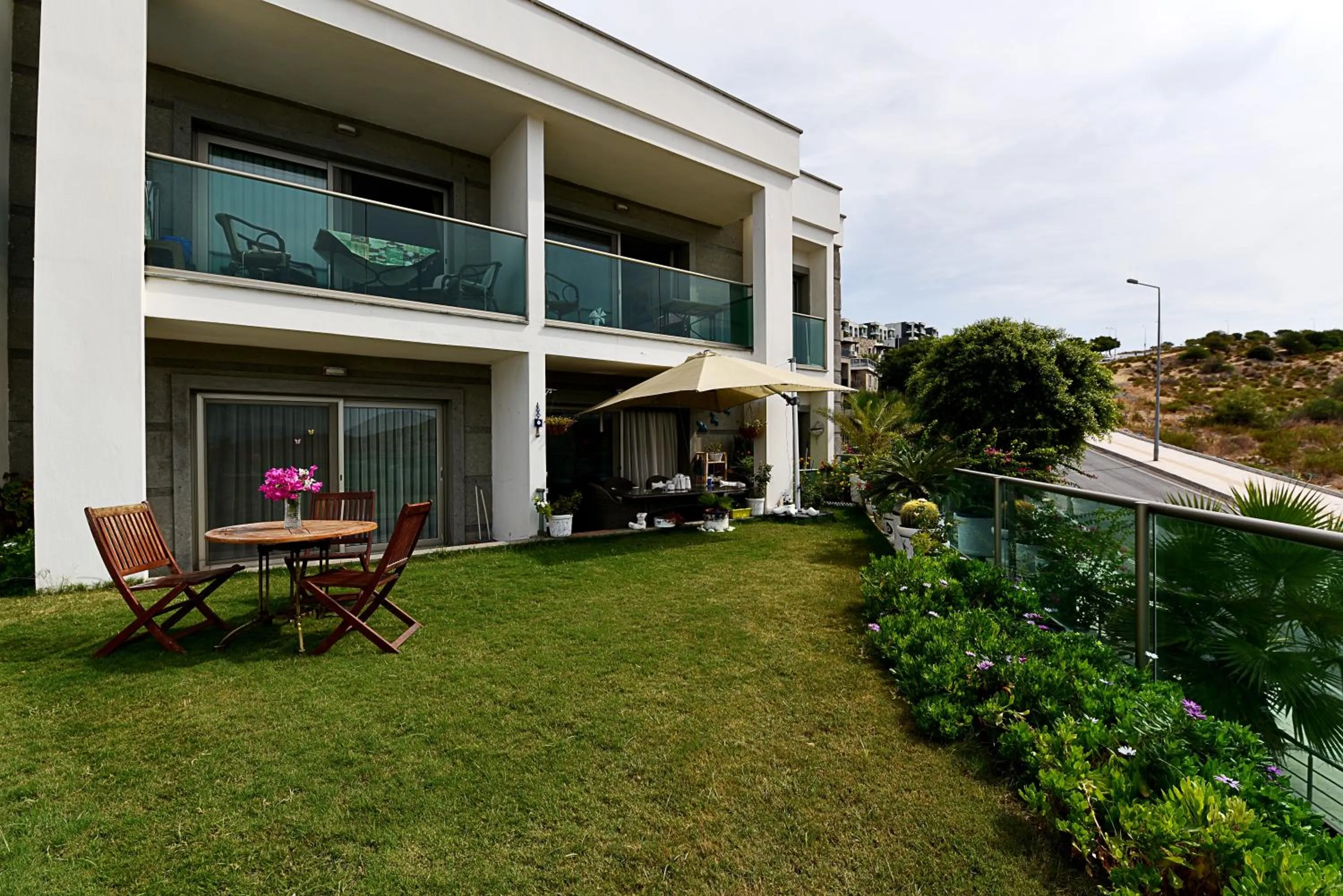 Natural landscape in Royal Palm Residence