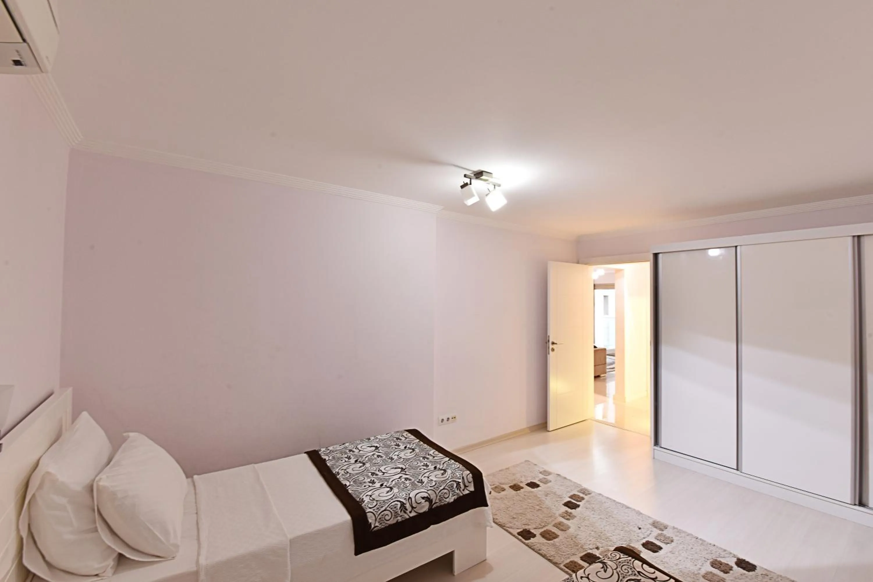 Bedroom, Bed in Royal Palm Residence