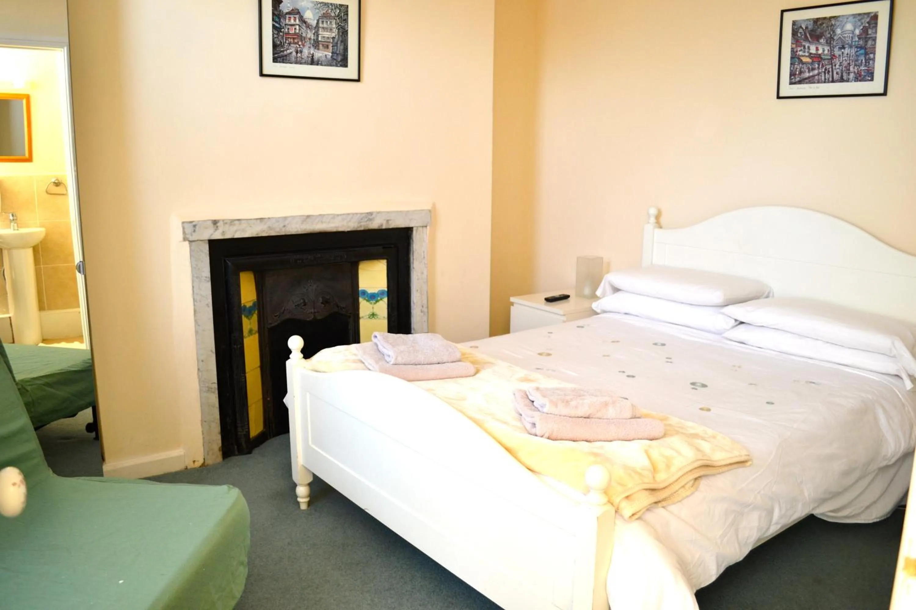 Bed in The Avenue Bed and Breakfast