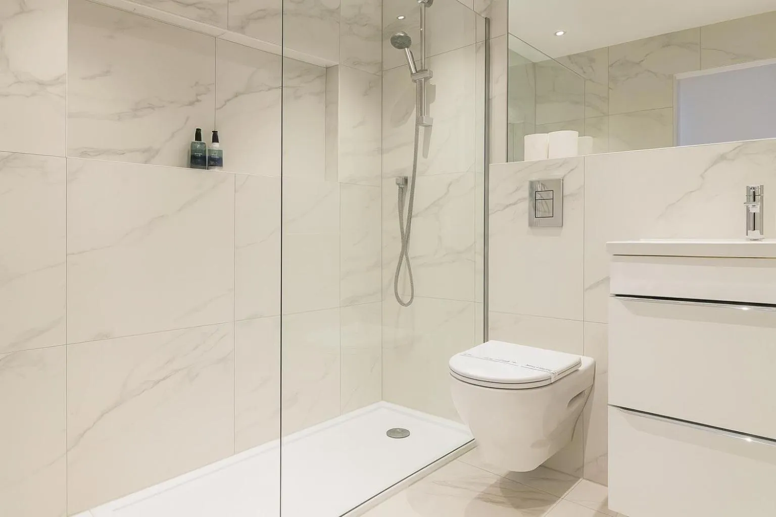 Bathroom in Edinburgh Aparthotel