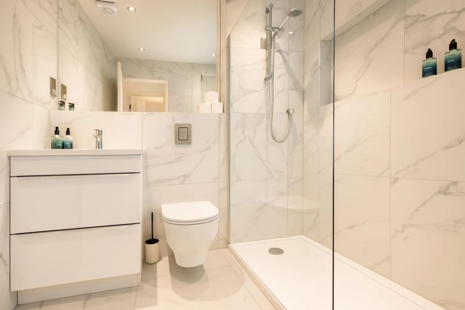 Shower in Edinburgh Aparthotel