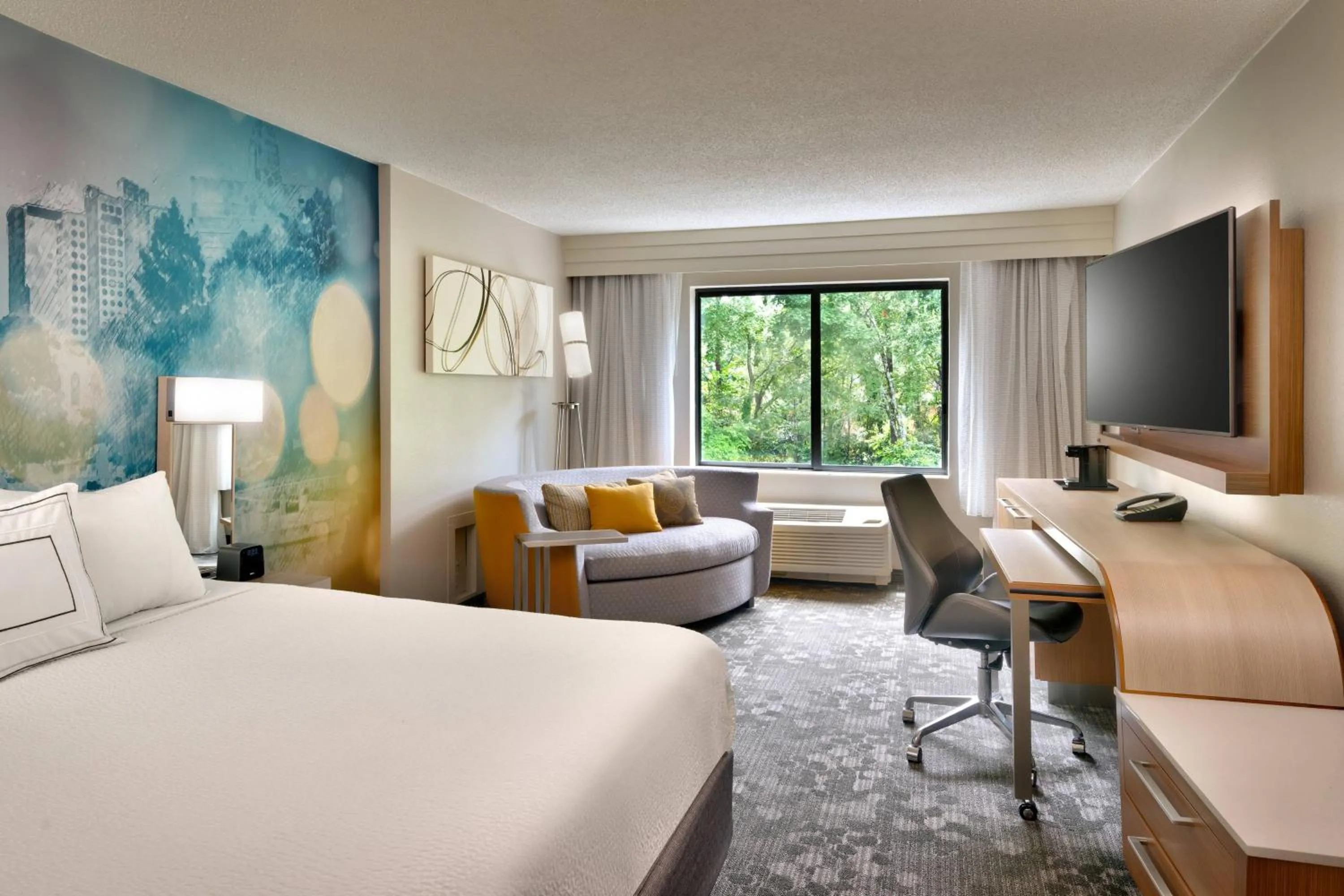 Photo of the whole room, Bed in Courtyard by Marriott Charlotte Airport LoSo