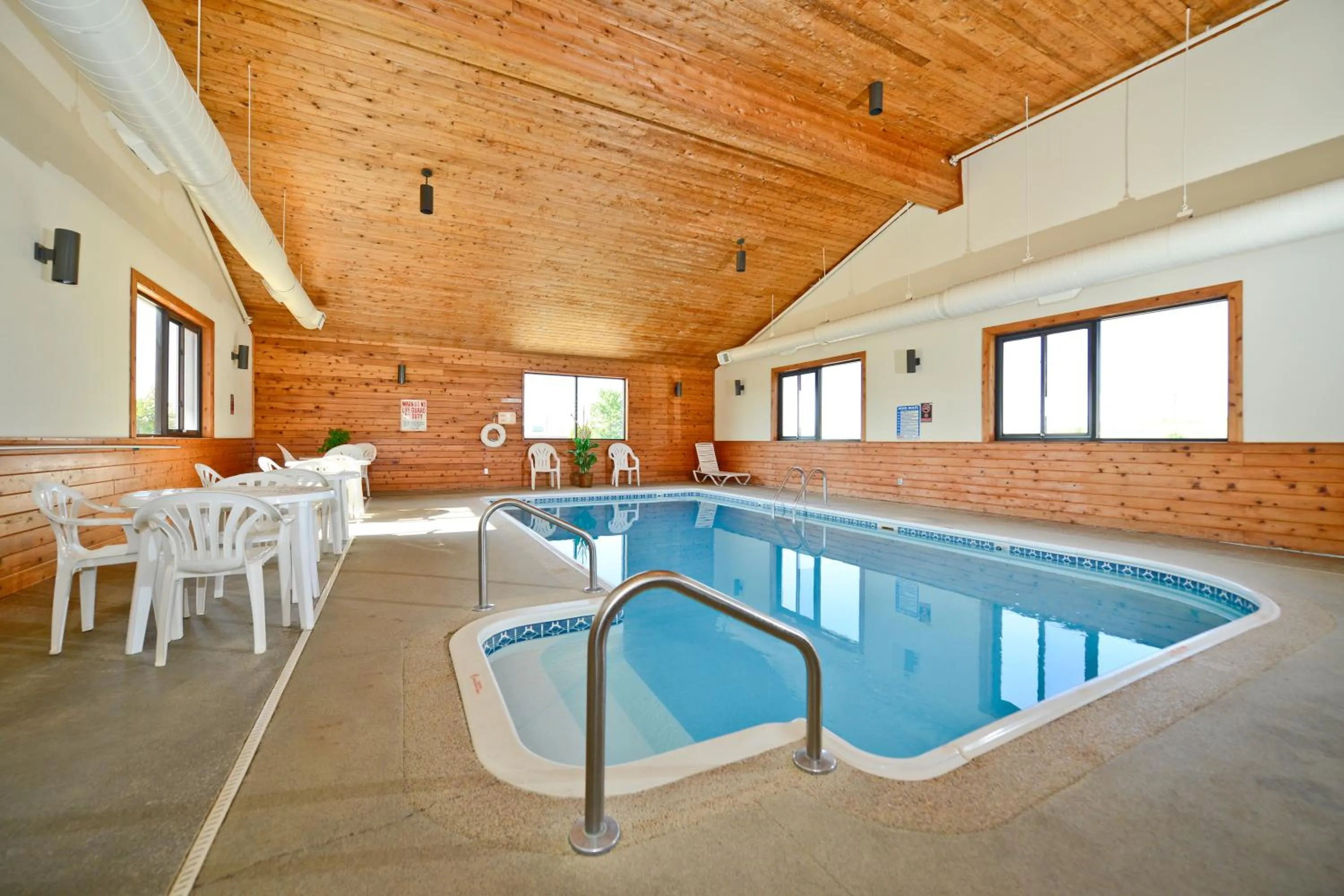 Swimming pool in Days Inn by Wyndham Ozark Springfield