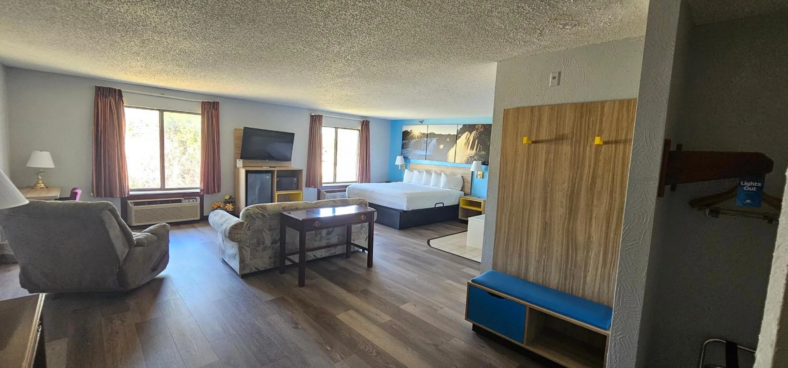 Bed in Days Inn by Wyndham Ozark Springfield