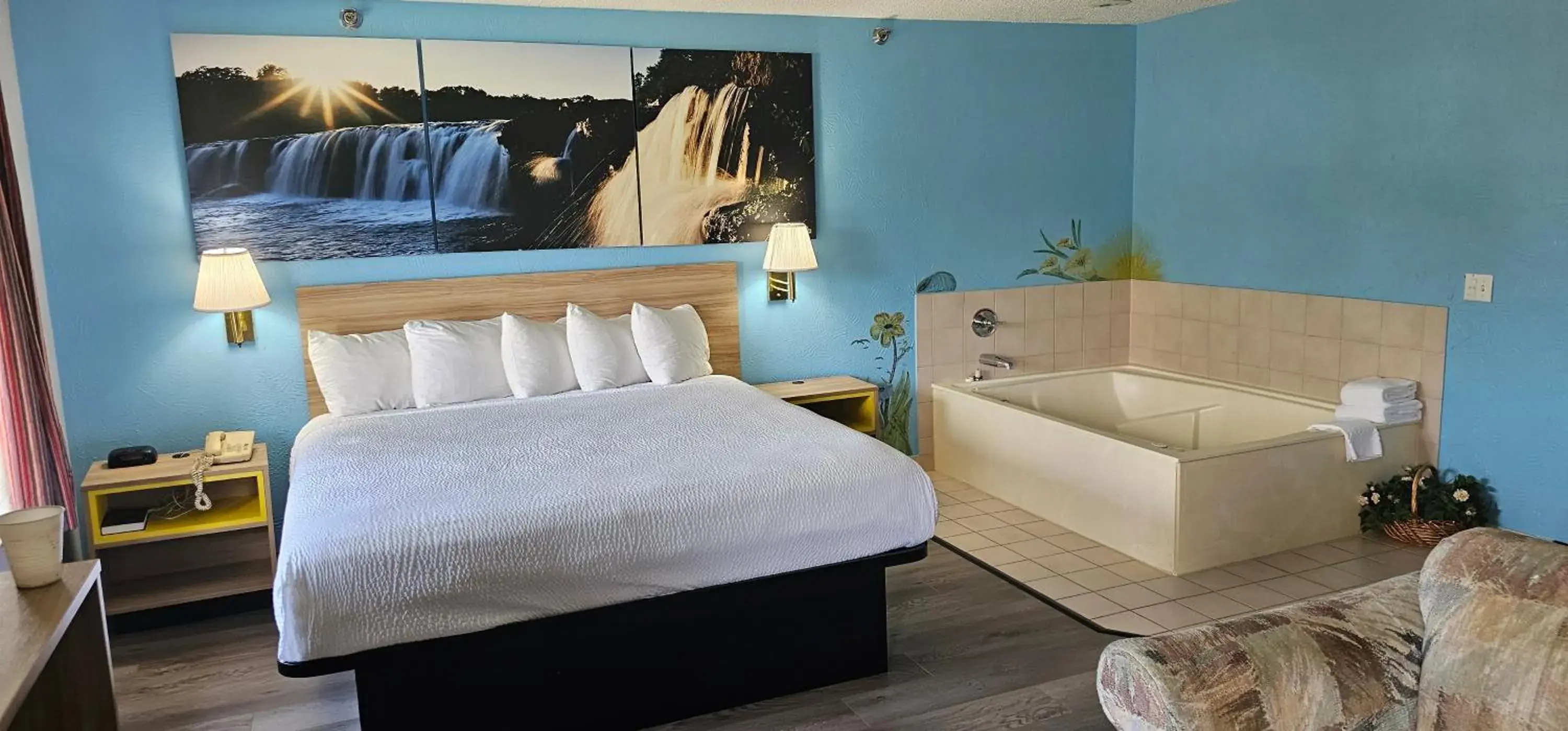 Bed in Days Inn by Wyndham Ozark Springfield Bed in Days Inn by Wyndham Ozark Springfield