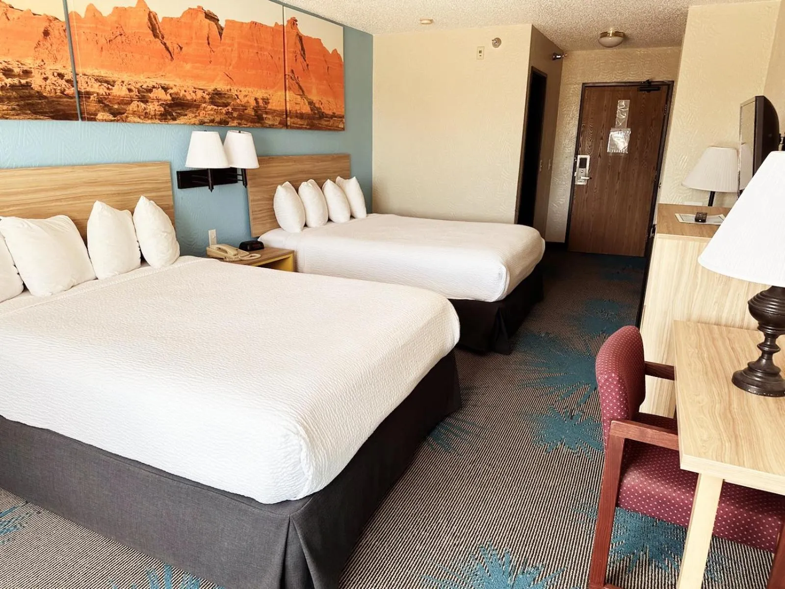 Bed in Days Inn by Wyndham Ozark Springfield