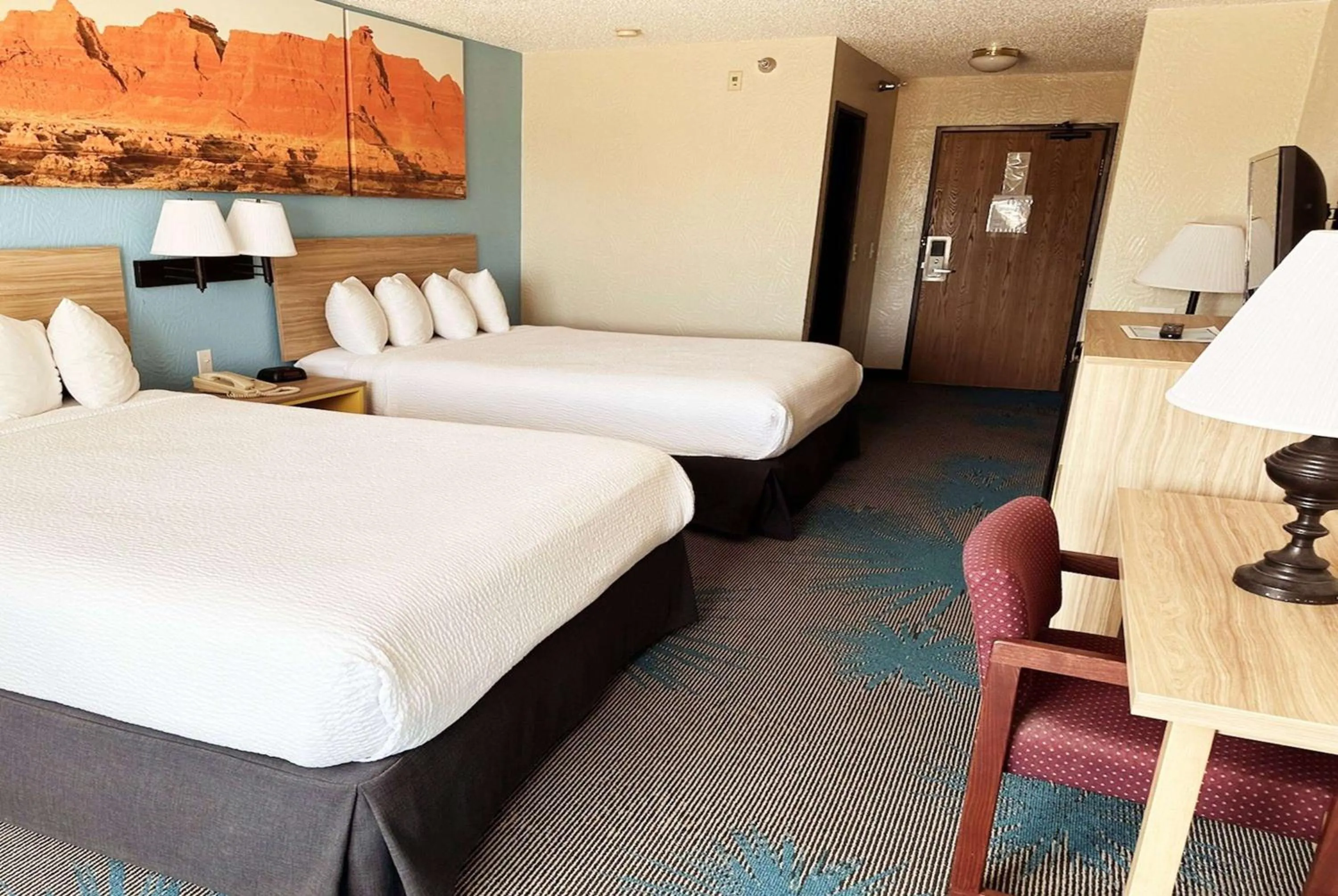 Photo of the whole room, Bed in Days Inn by Wyndham Ozark Springfield
