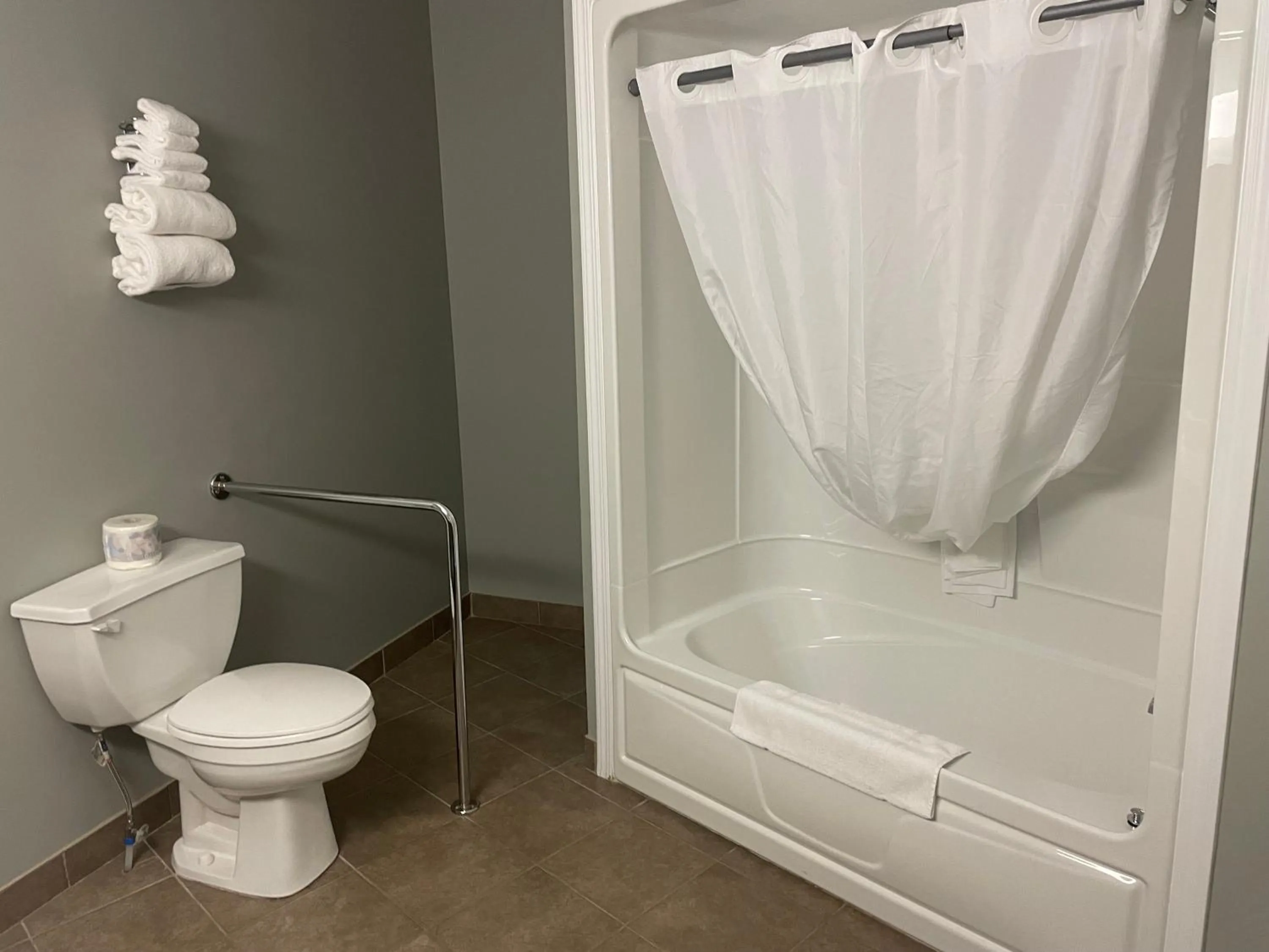 Shower in Hilltop Motel & Restaurant