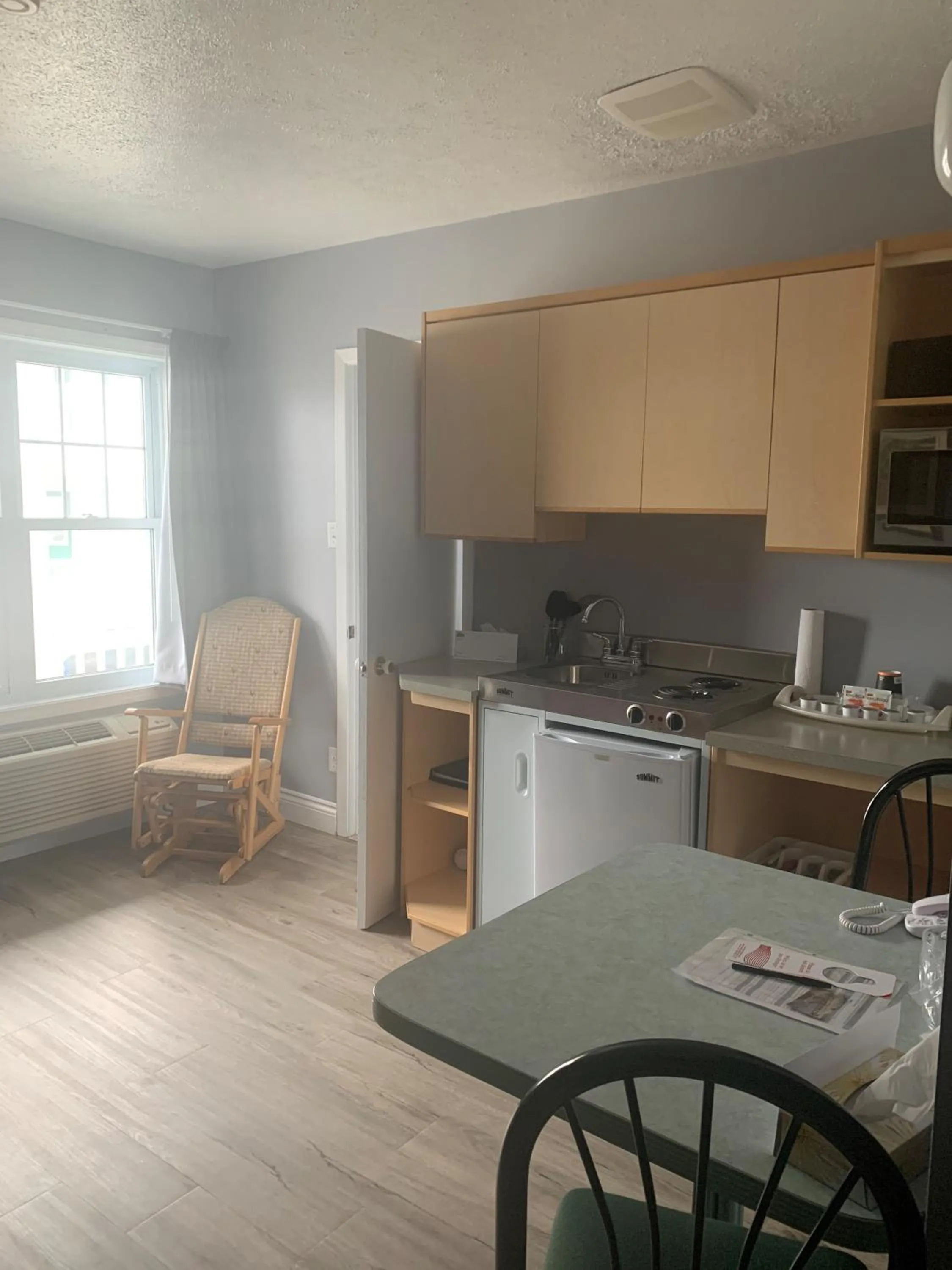 Coffee/tea facilities in Hilltop Motel & Restaurant