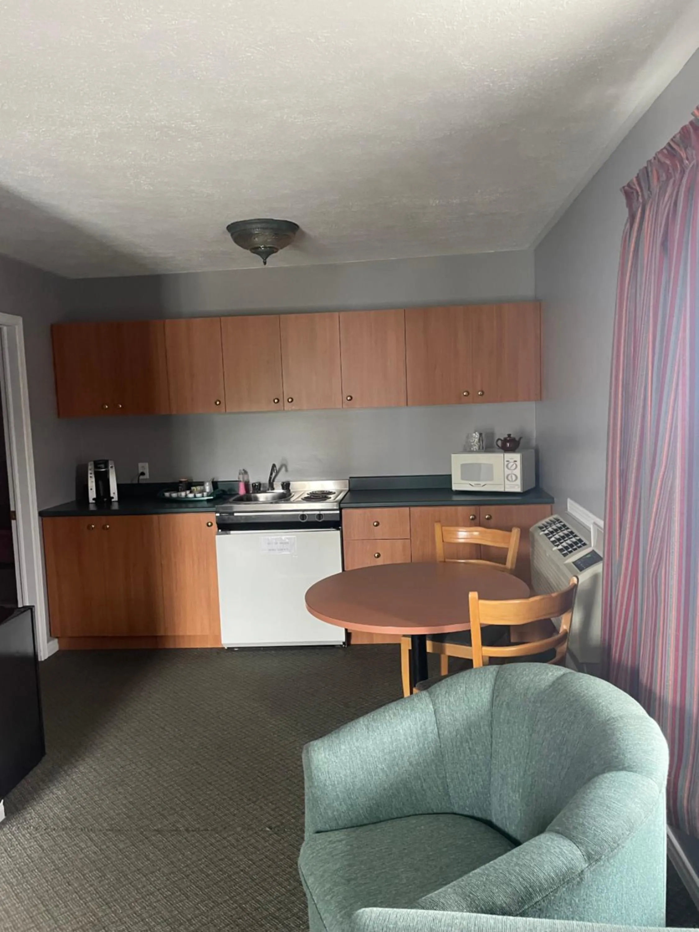 Dining area in Hilltop Motel & Restaurant