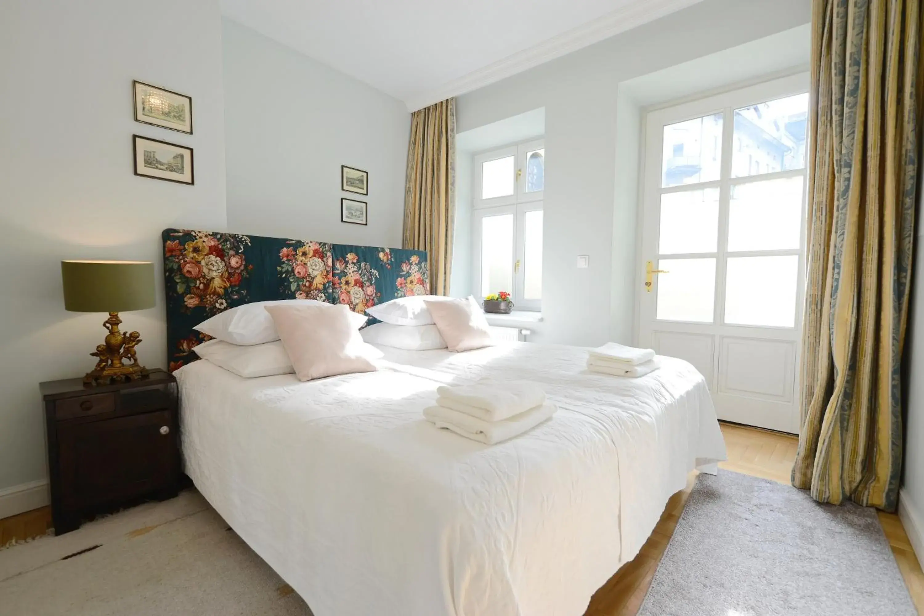 Bedroom, Bed in Crystal Suites Chez Helena Bedroom, Bed in Crystal Suites Chez Helena