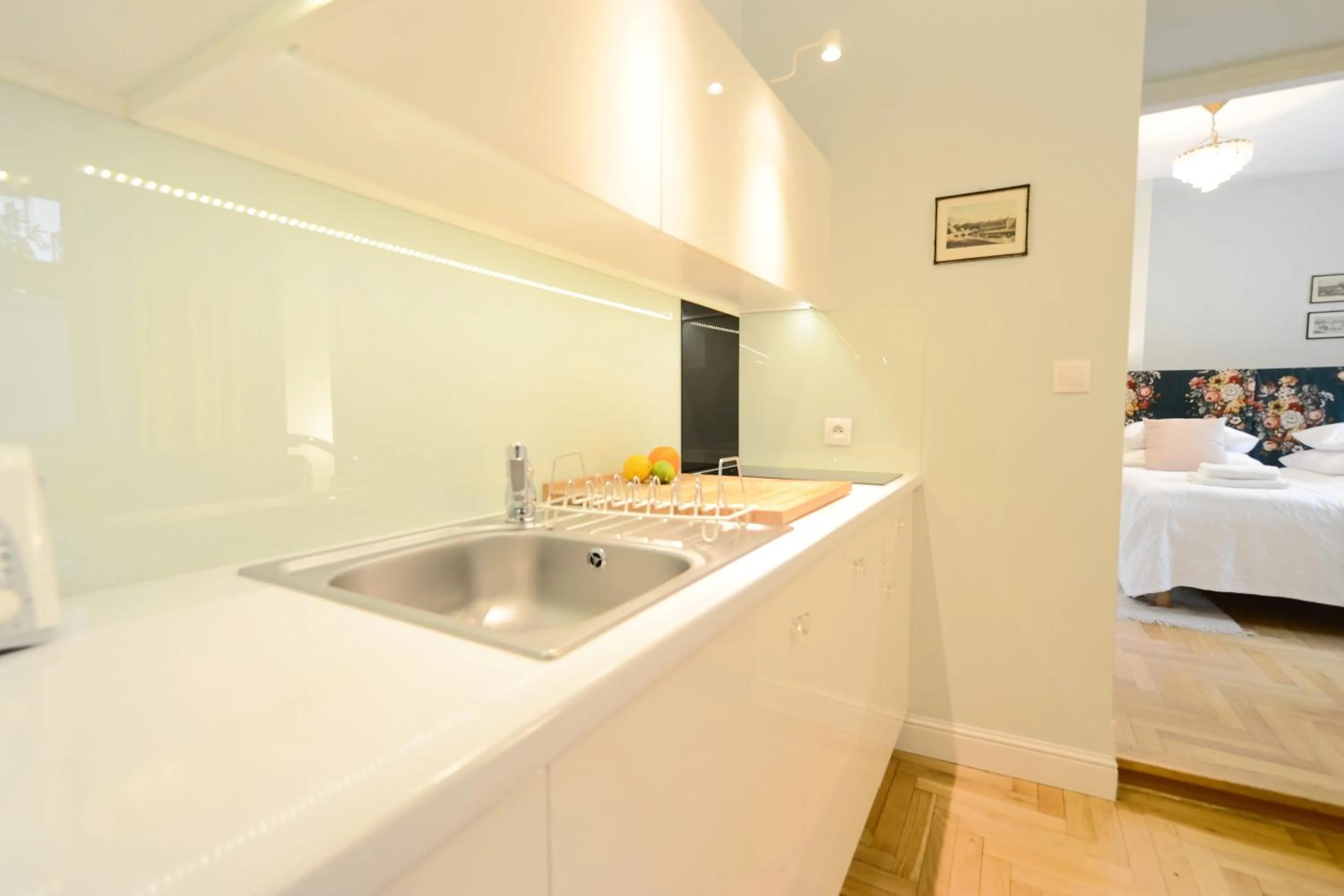 Kitchen or kitchenette, Bed in Crystal Suites Chez Helena