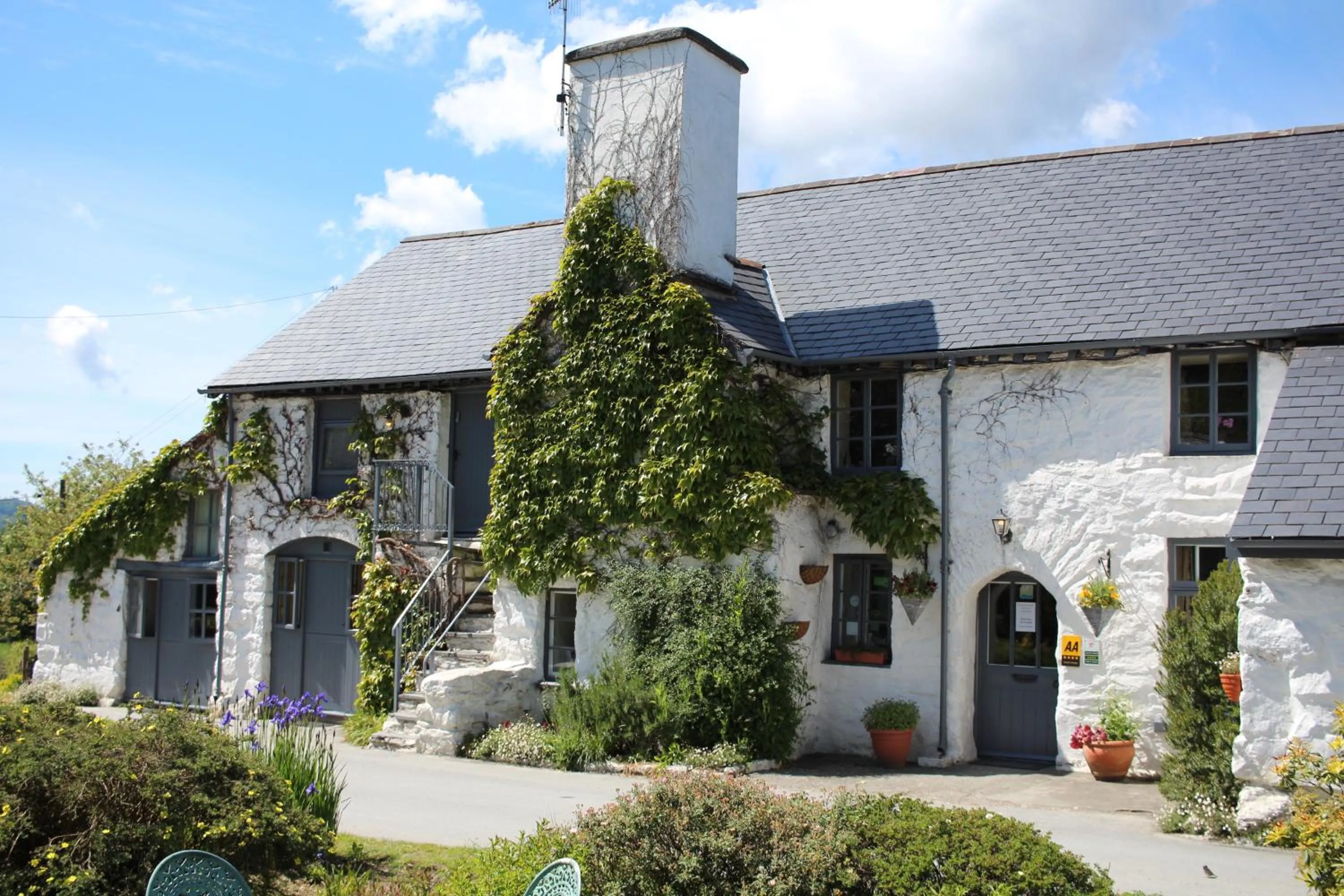 Property building in Dolgun Uchaf Historic B&B and Cottages in Snowdonia