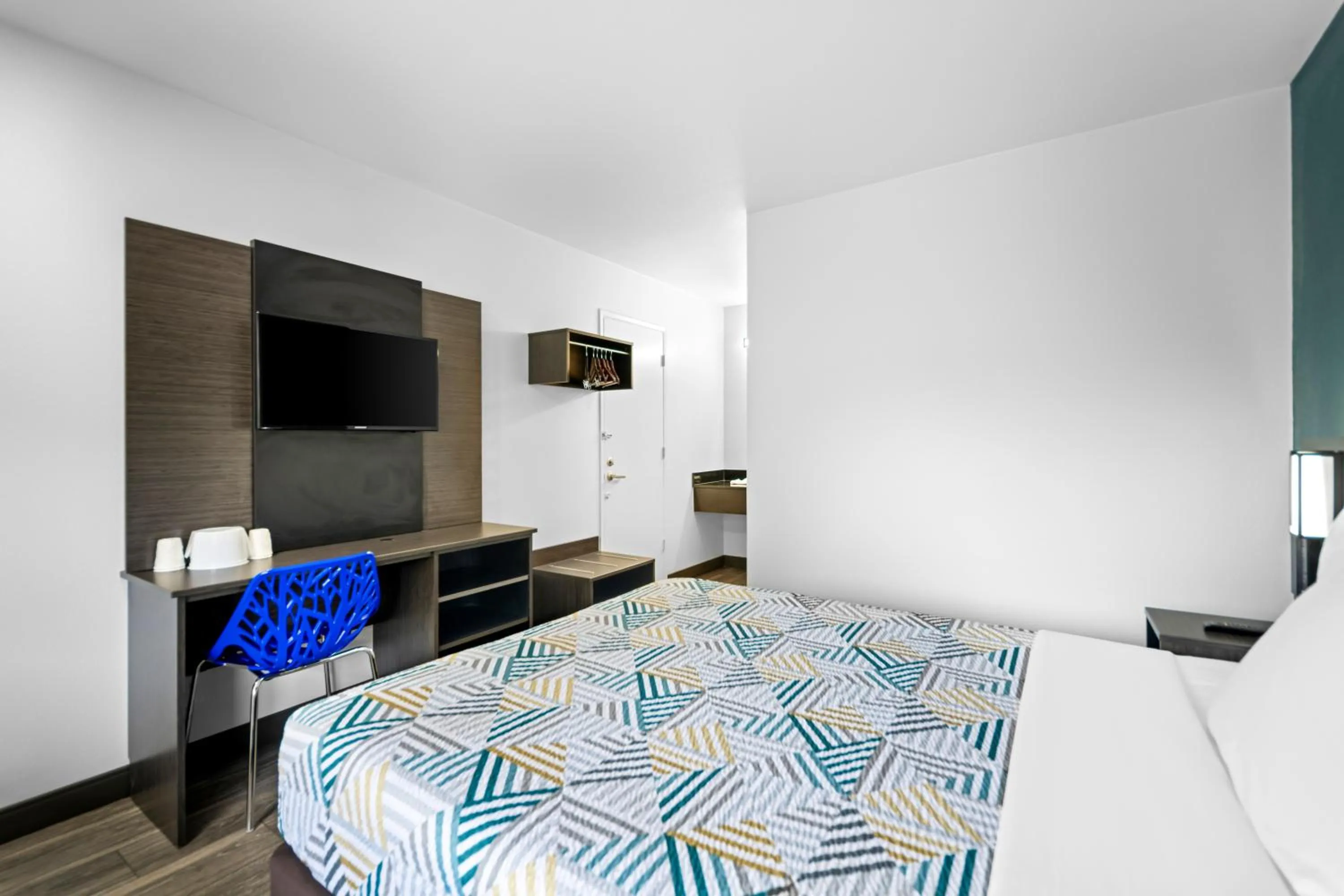 TV and multimedia, Bed in Motel 6-Monterey, CA