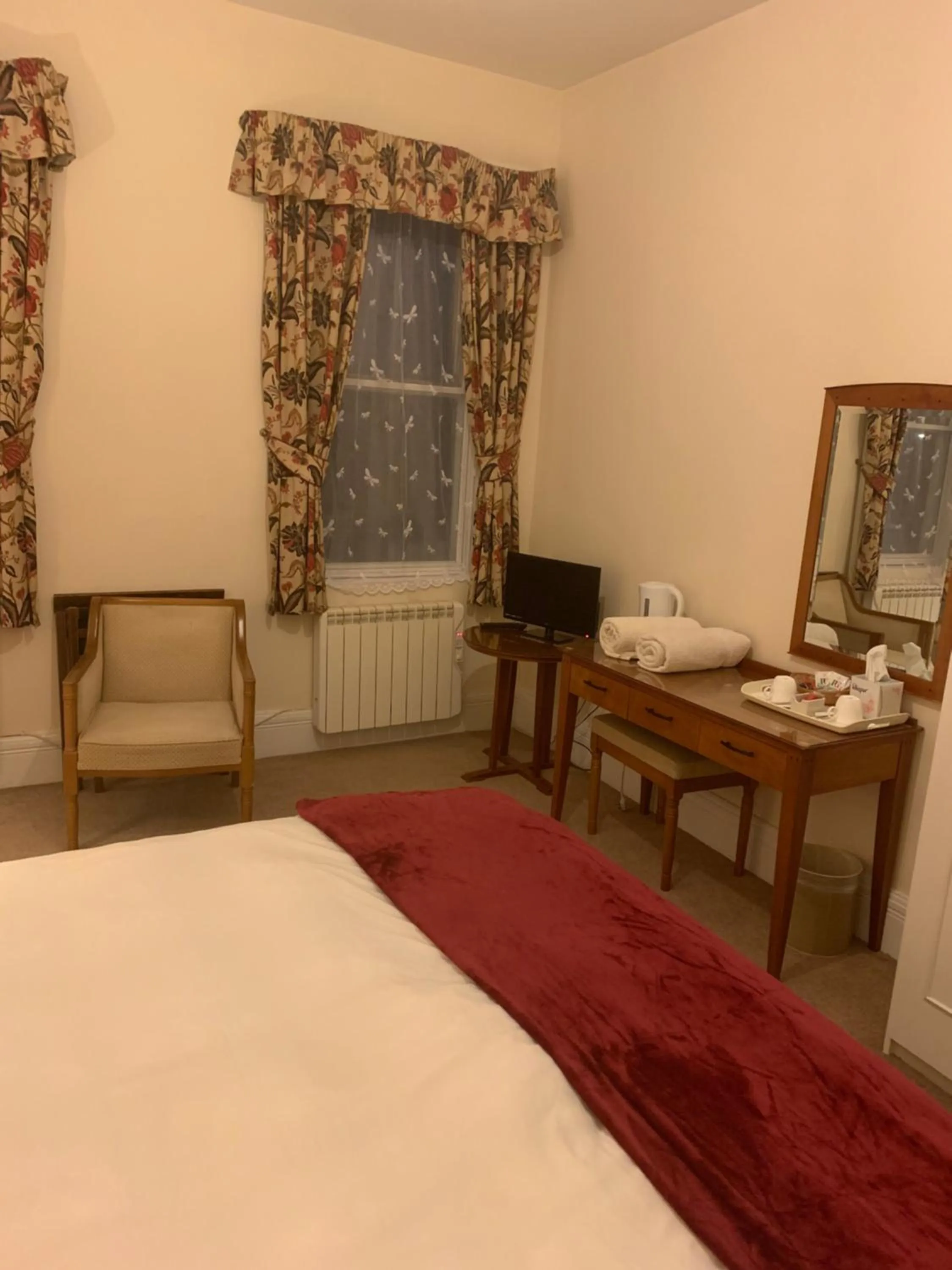 Bedroom, Bed in The Waterloo Hotel & Bistro