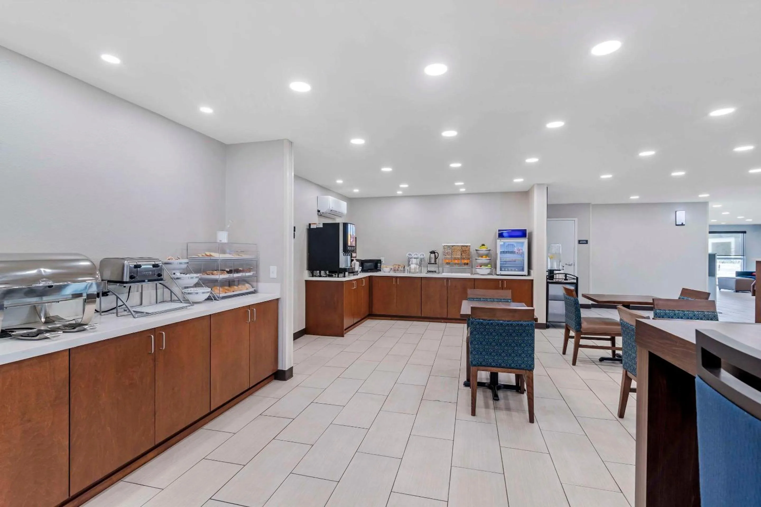 Breakfast in Comfort Inn & Suites Brunswick I-95