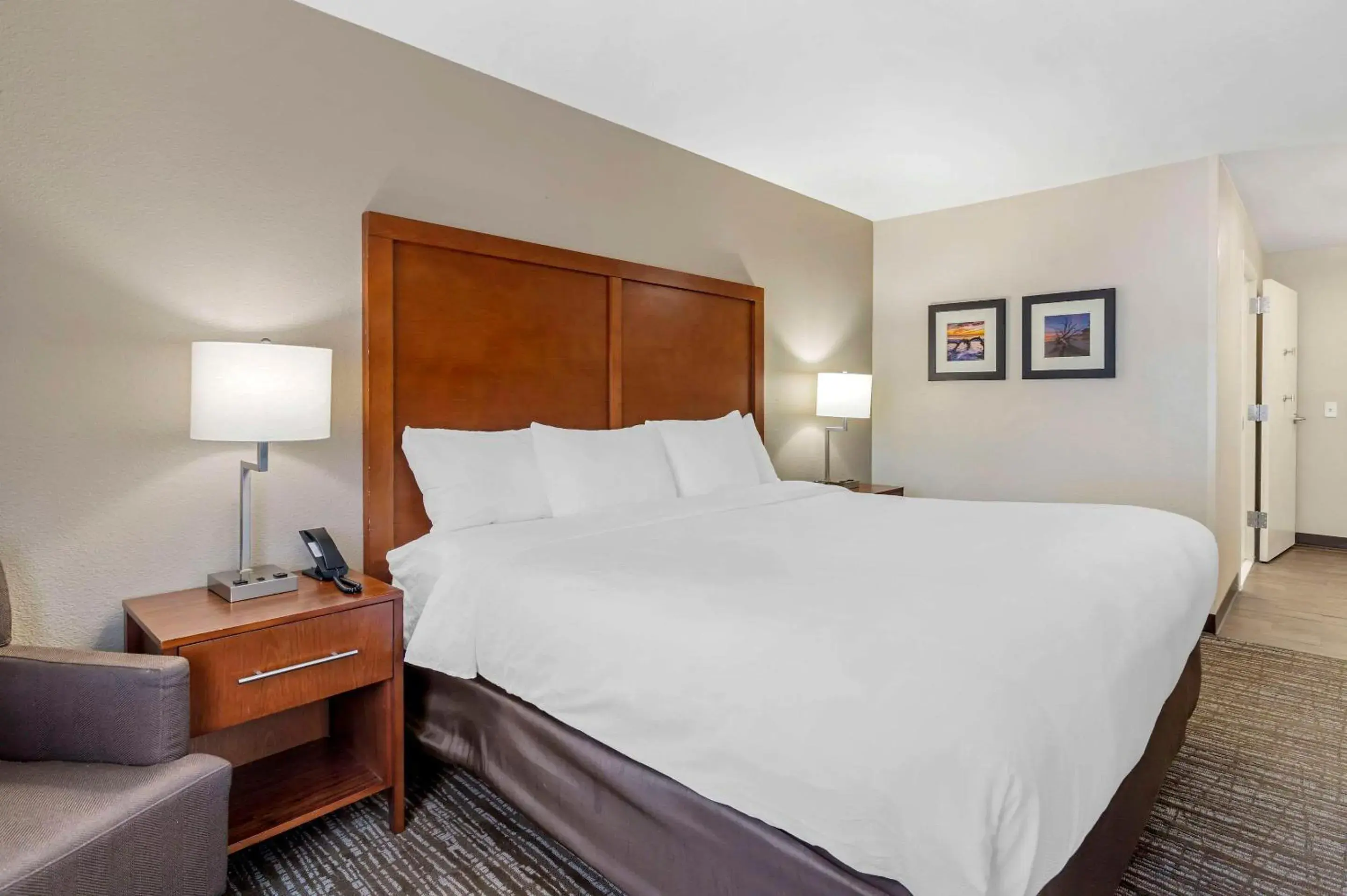 King Room - Non Smoking in Comfort Inn & Suites Brunswick I-95 King Room - Non Smoking in Comfort Inn & Suites Brunswick I-95