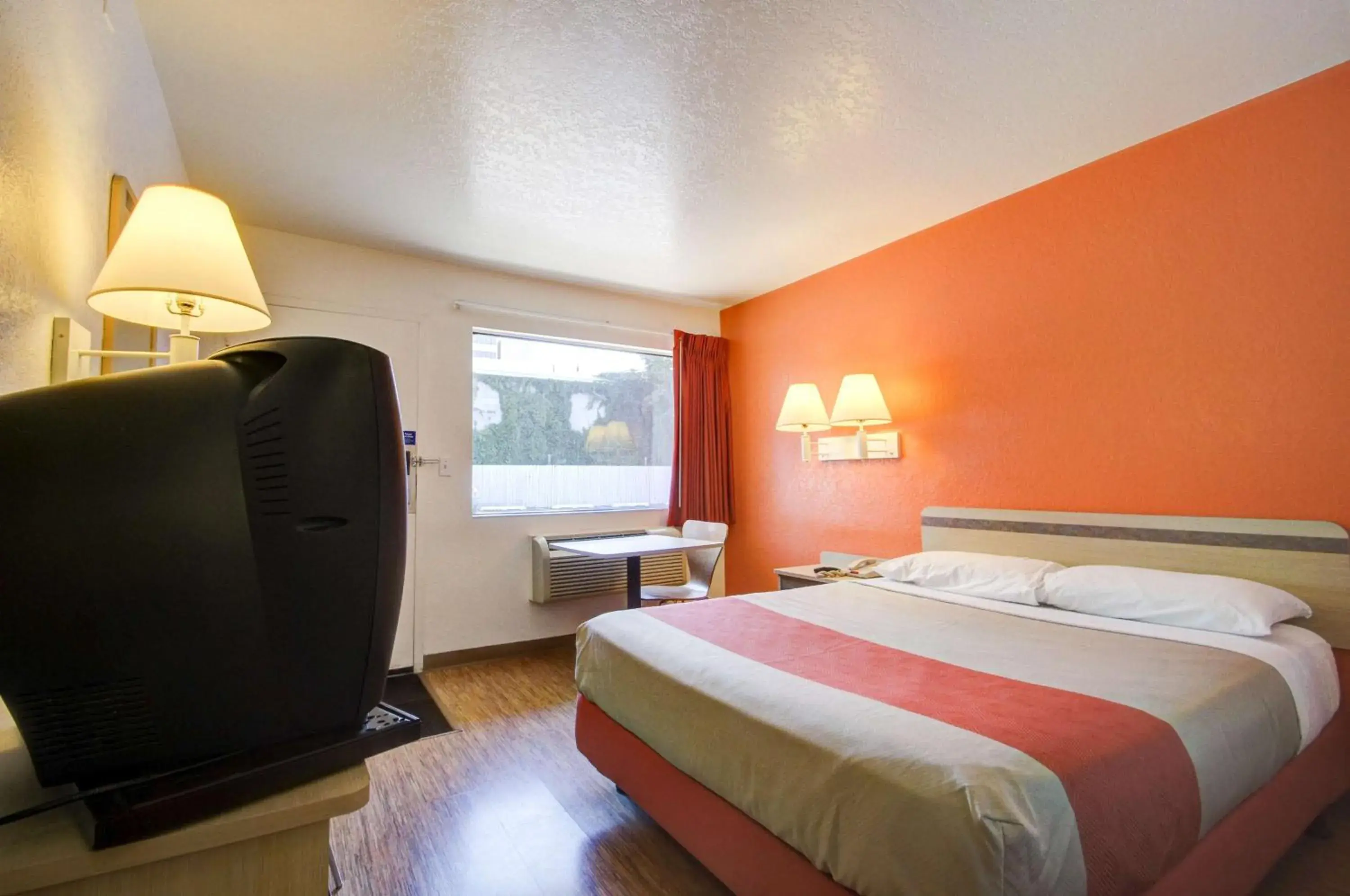 TV and multimedia, Bed in Motel 6-Salt Lake City, UT - Downtown