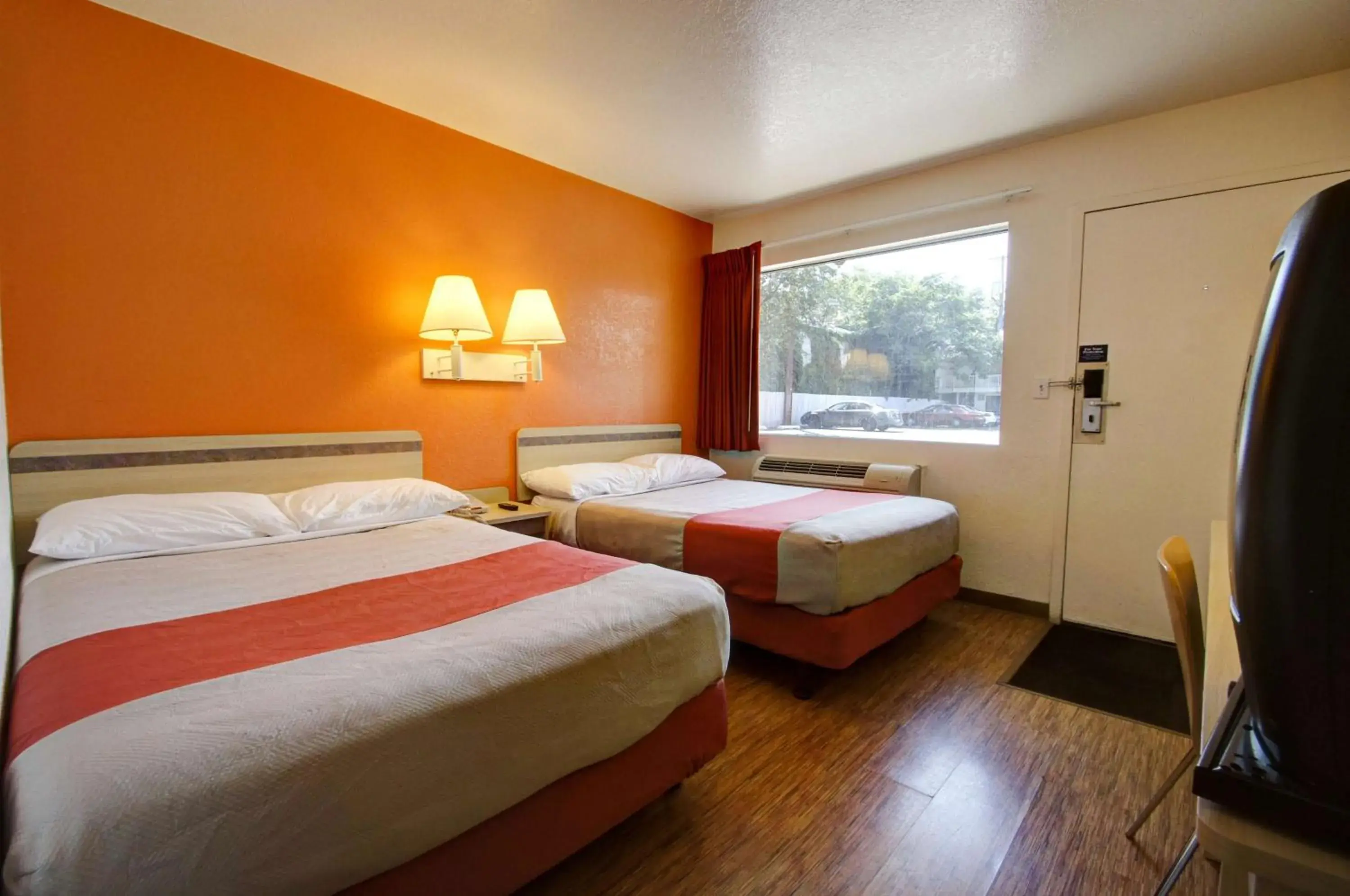 TV and multimedia, Bed in Motel 6-Salt Lake City, UT - Downtown