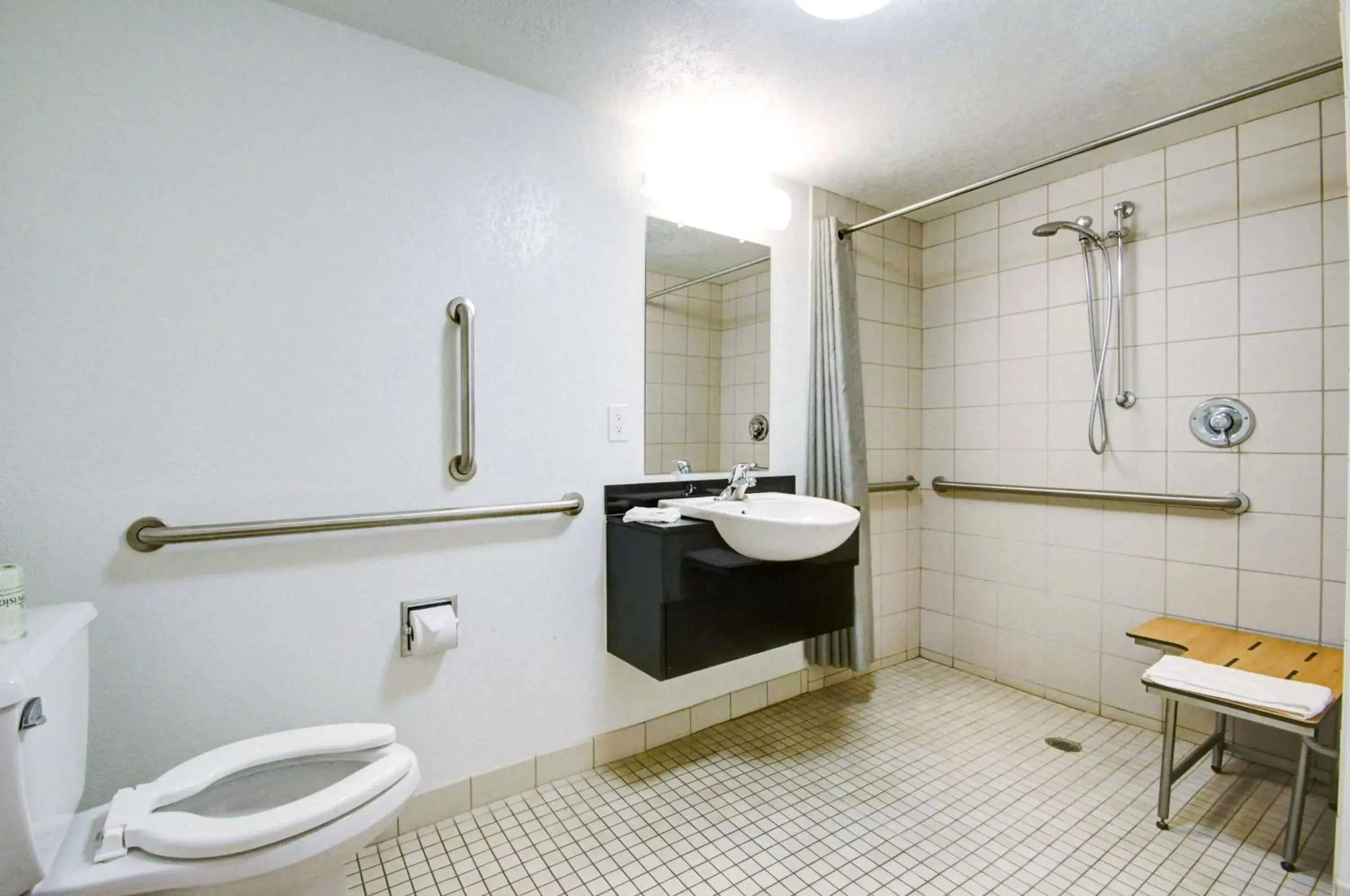 Shower, Bathroom in Motel 6-Salt Lake City, UT - Downtown