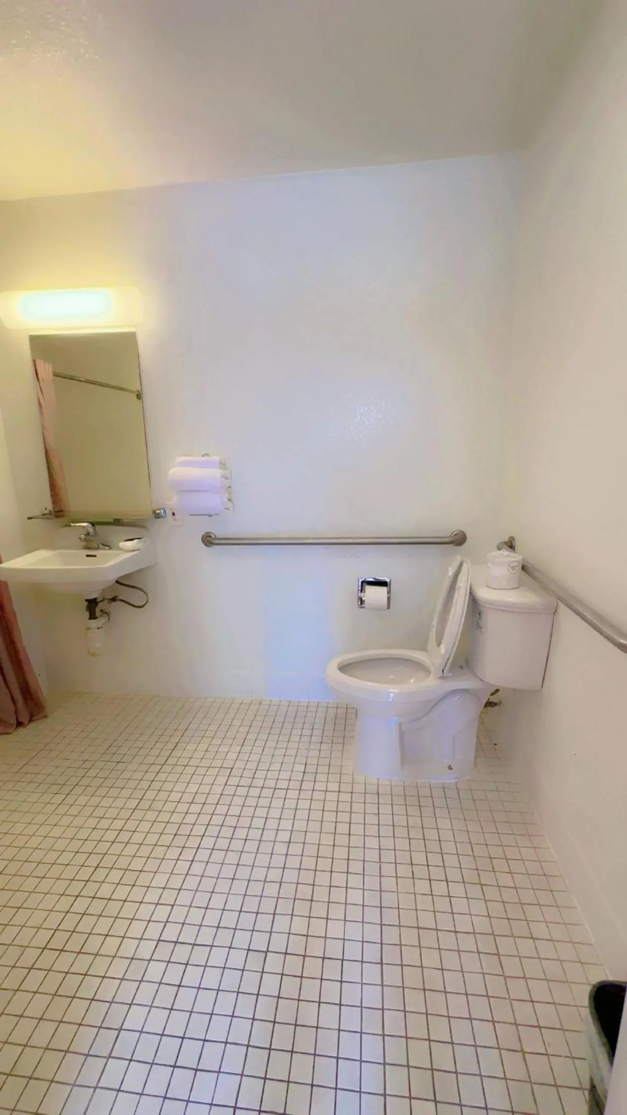 Toilet in Park Inn by Radisson, Santa Rosa South