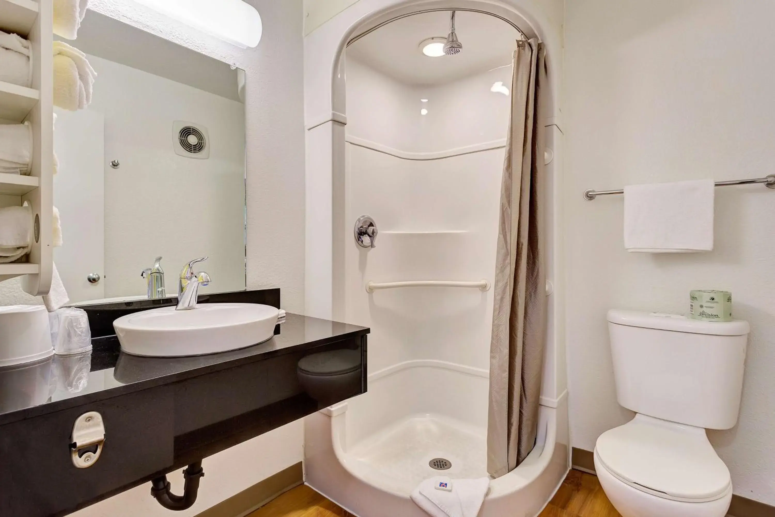 Deluxe Quadruple Room in Motel 6-Santa Rosa, CA - South Deluxe Quadruple Room in Motel 6-Santa Rosa, CA - South